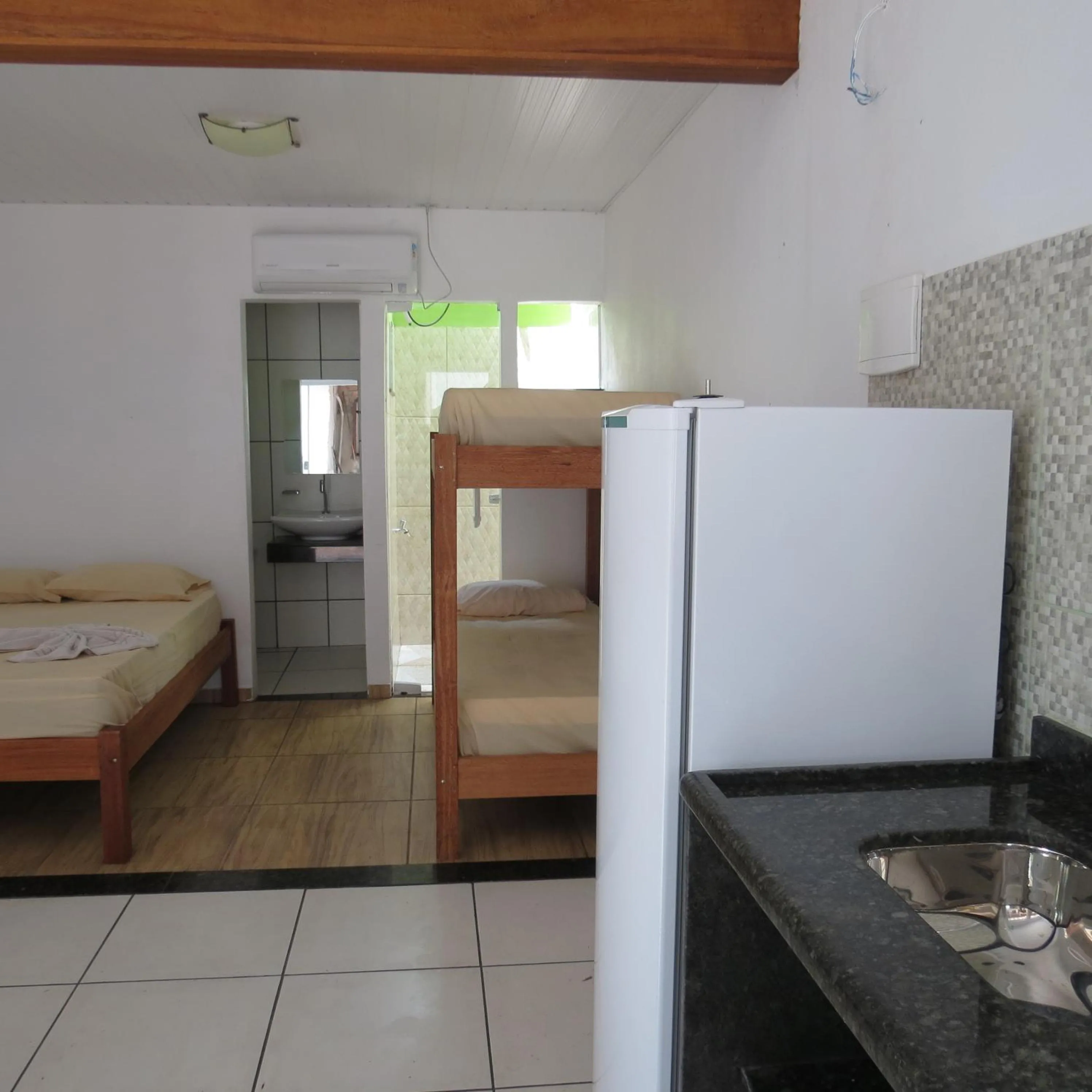 Kitchen or kitchenette, Bed in Recanto da Ilha