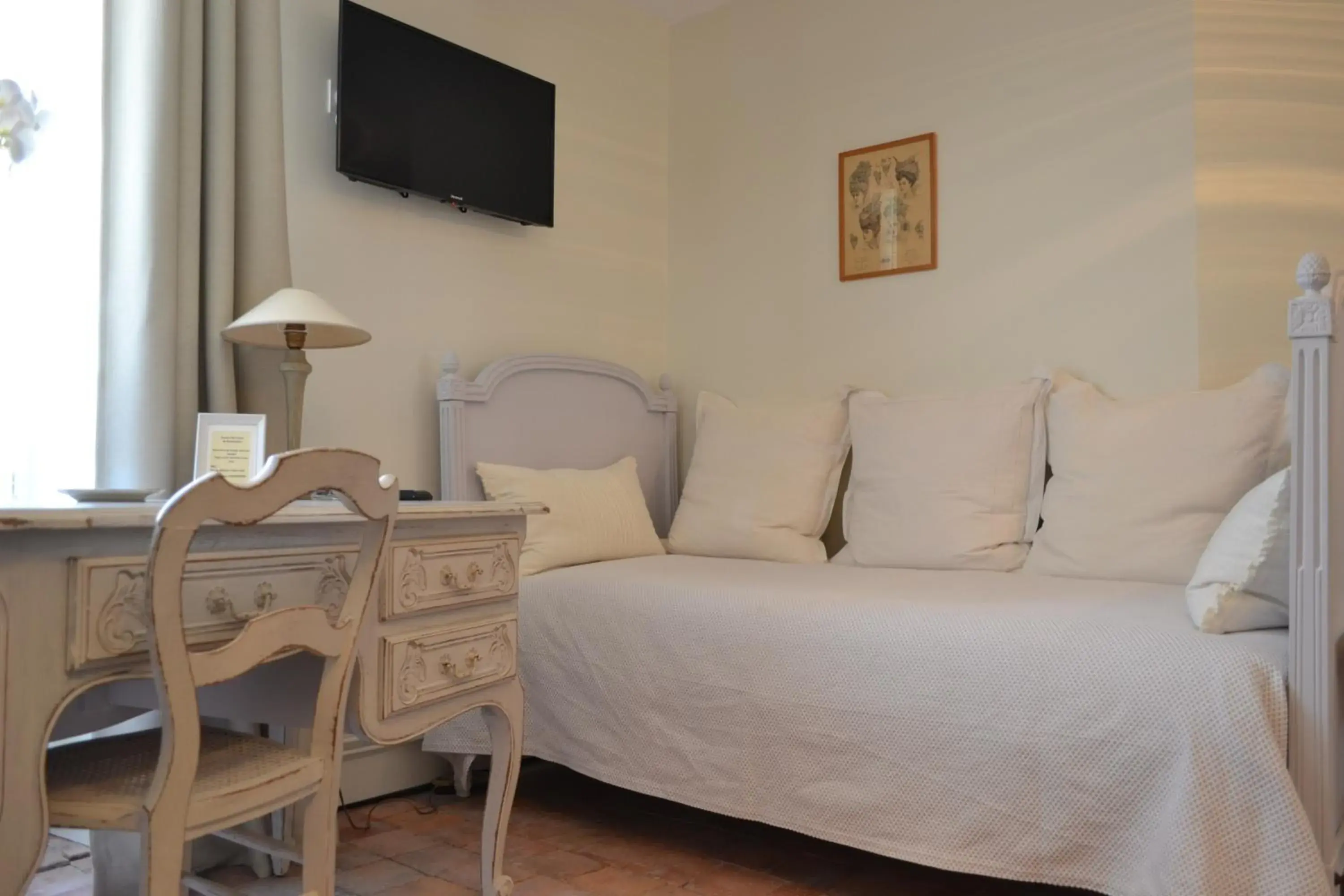 Triple Room with Garden View in La Maison Des Buis Triple Room with Garden View in La Maison Des Buis