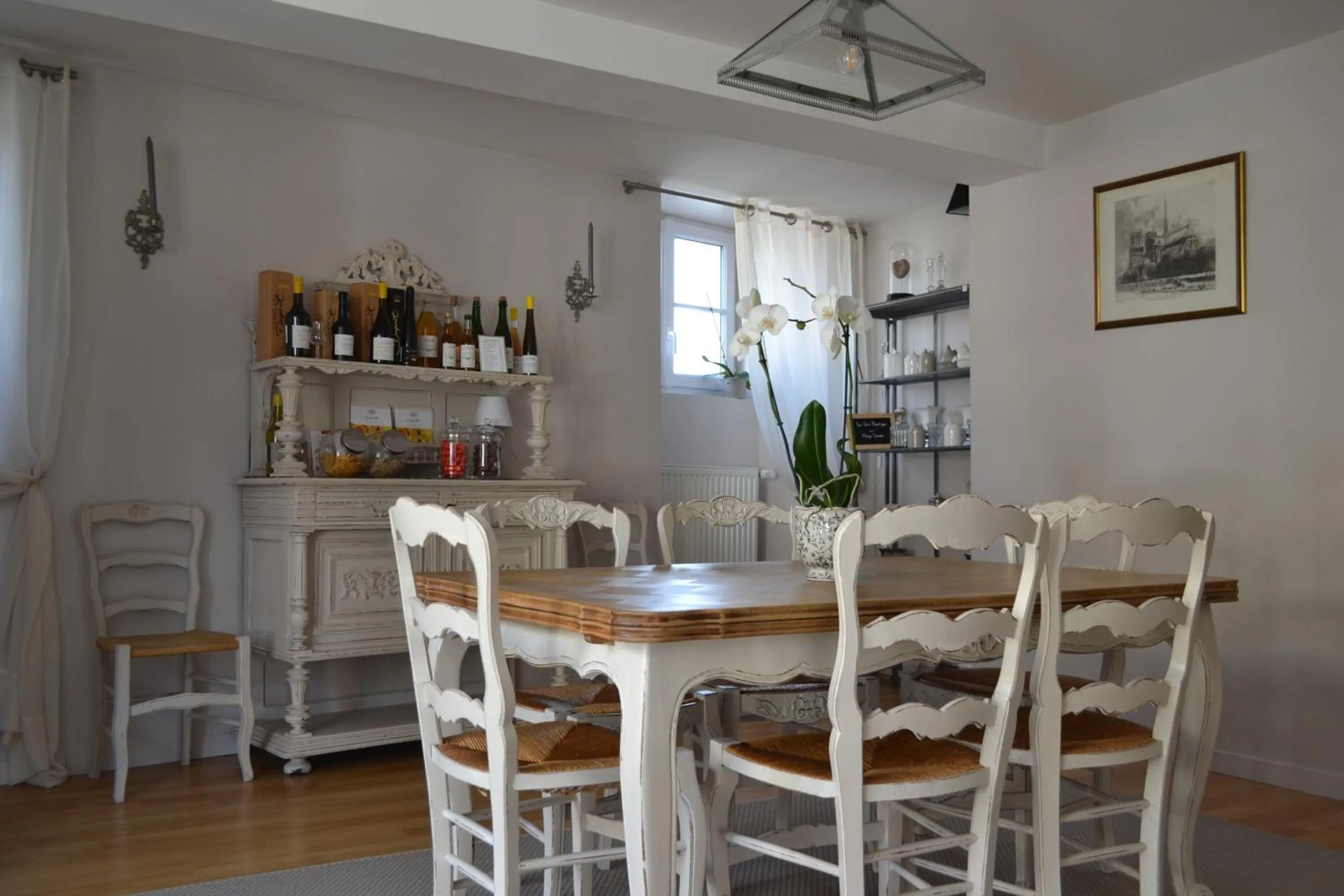 Communal lounge/ TV room in La Maison Des Buis