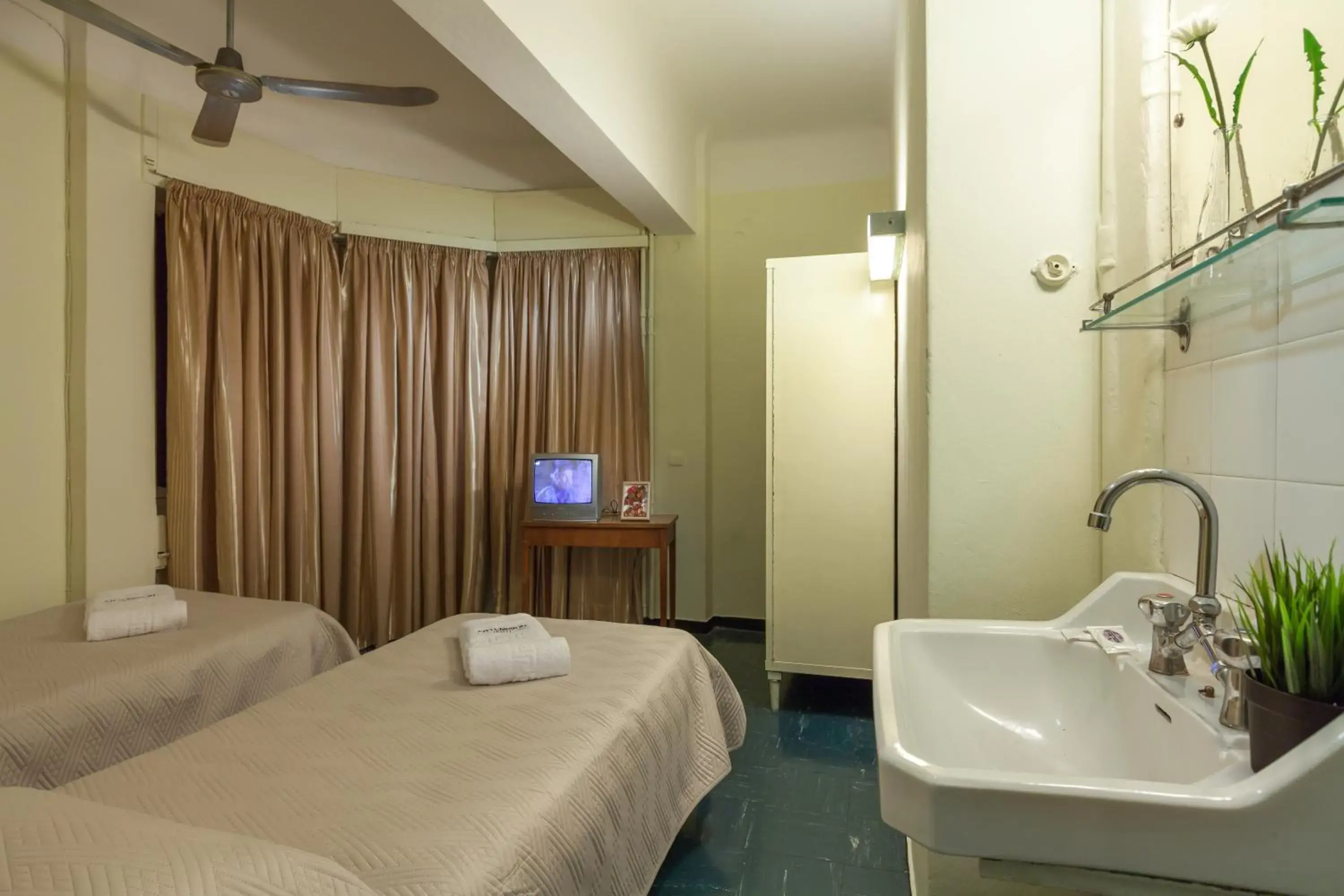 Twin Room with Shared Bathroom in Artemision Twin Room with Shared Bathroom in Artemision