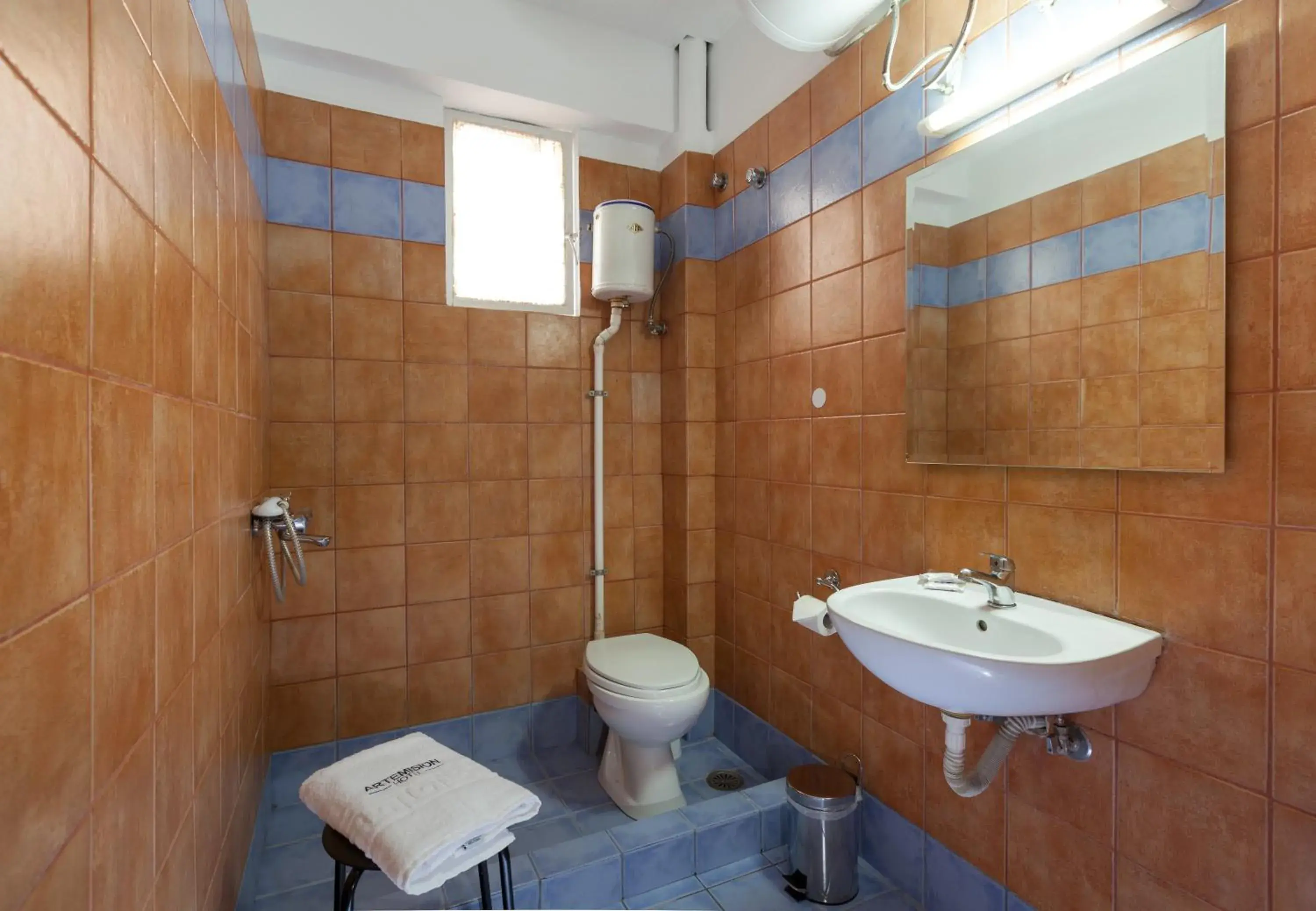 Triple Room with Private Bathroom in Artemision Triple Room with Private Bathroom in Artemision