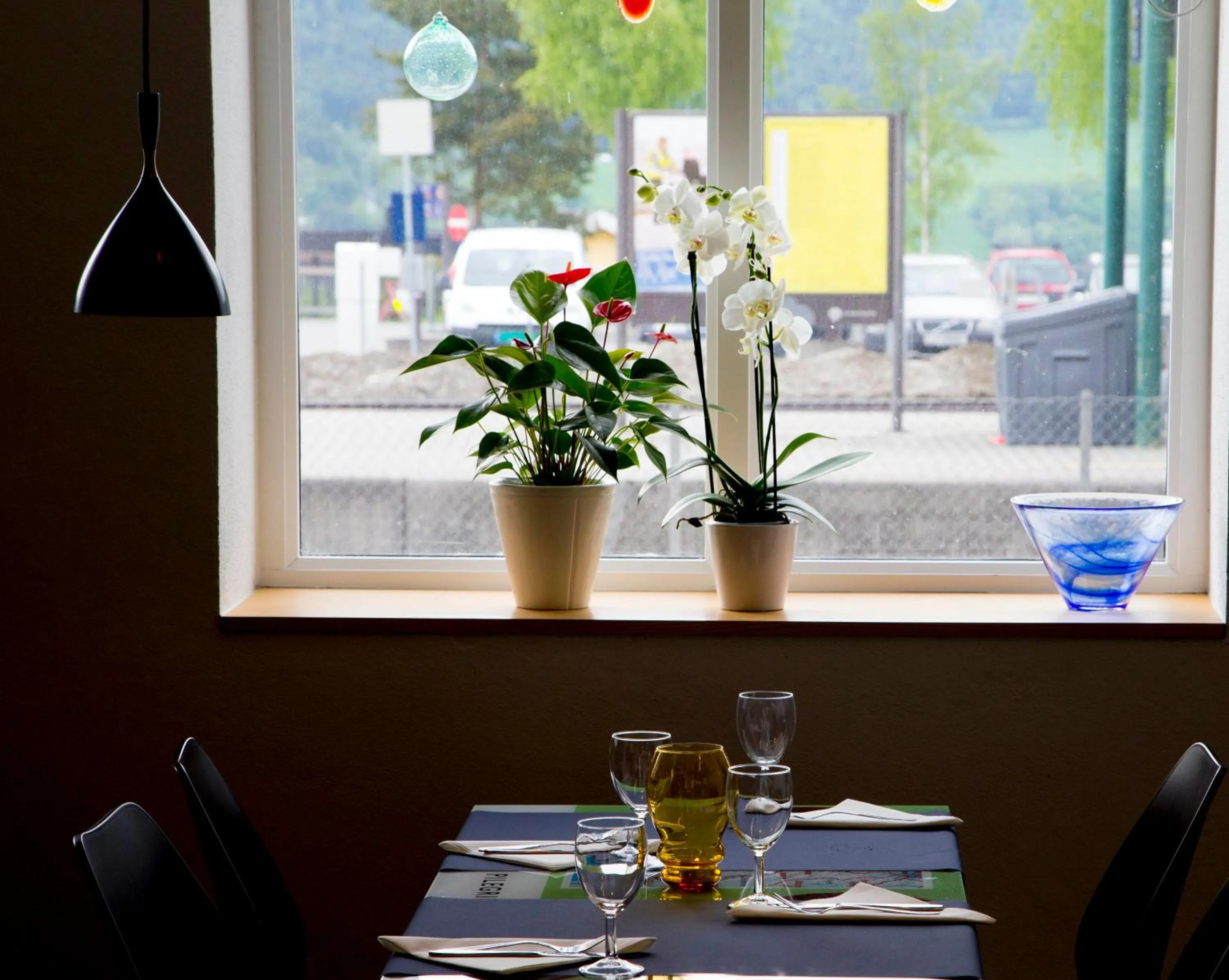 Restaurant/places to eat in Stasjonen Hotel