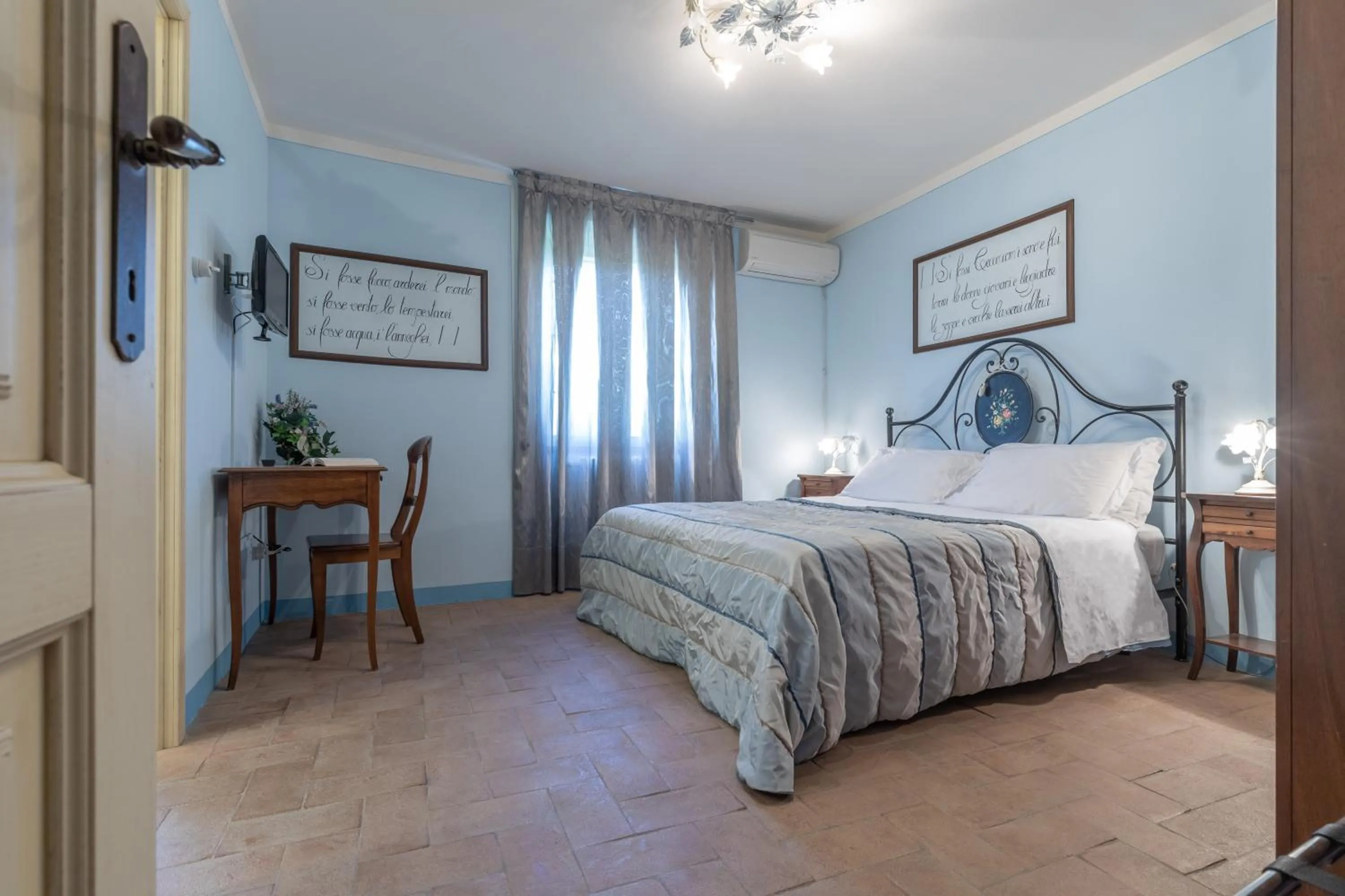 Bedroom, Bed in La Casa Medioevale