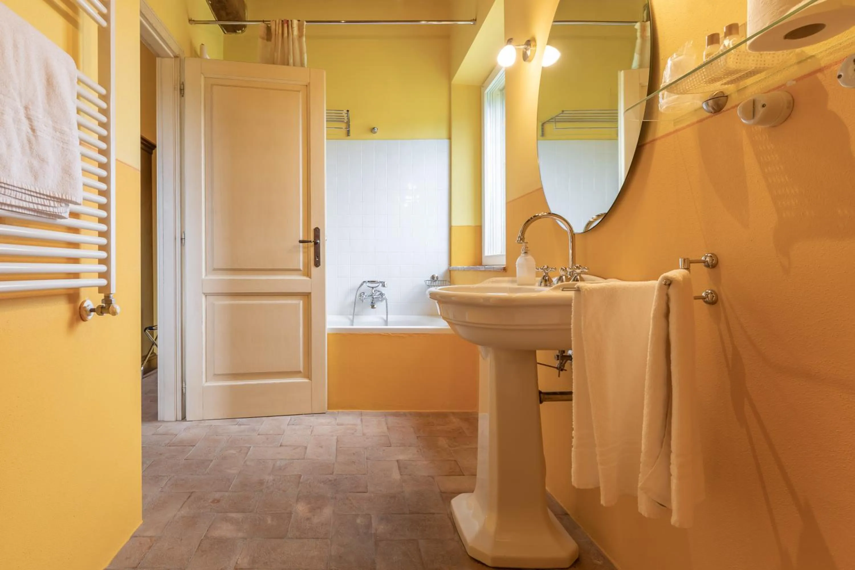 Bath in La Casa Medioevale