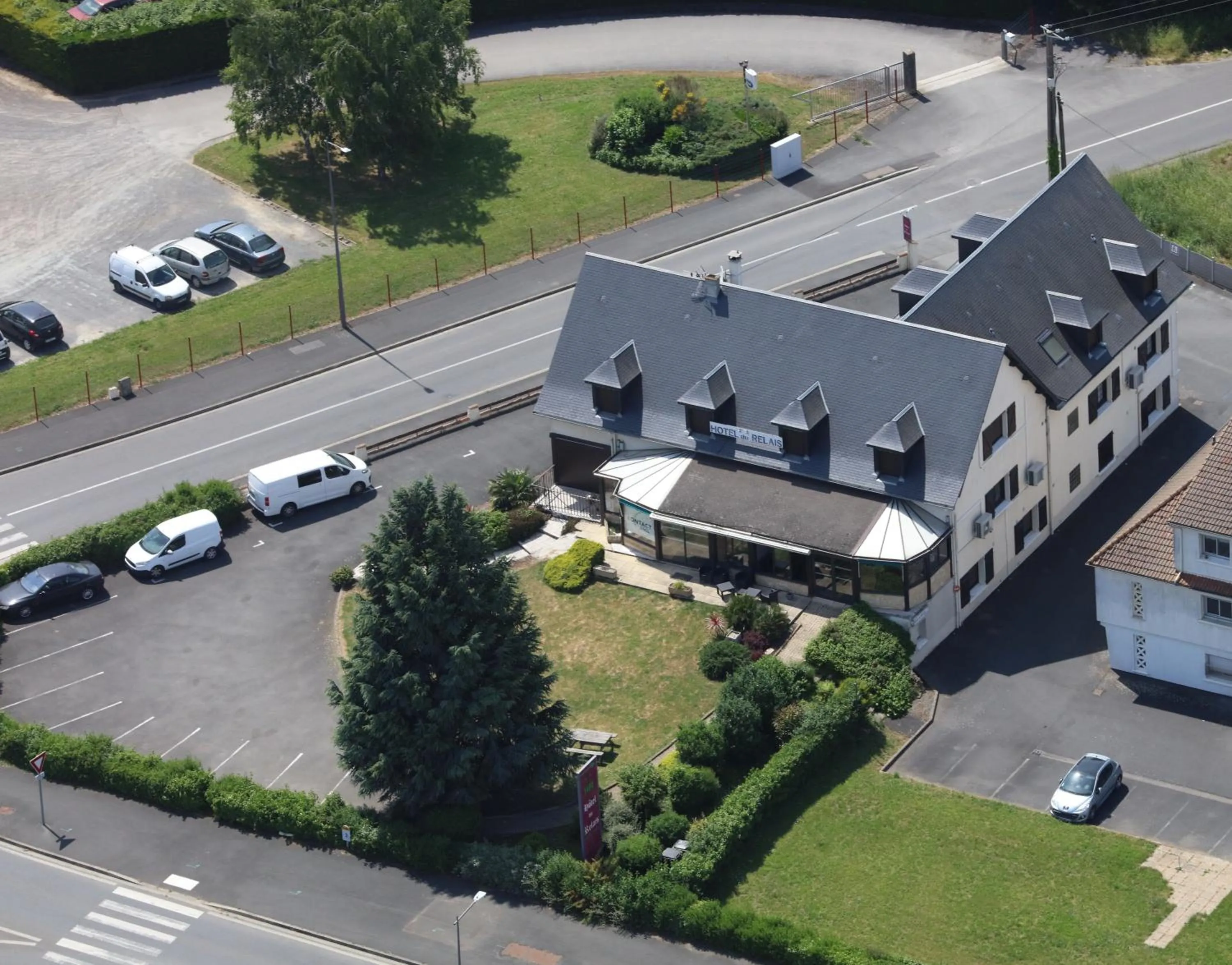 Property building in Contact Hôtel du Relais Thouars