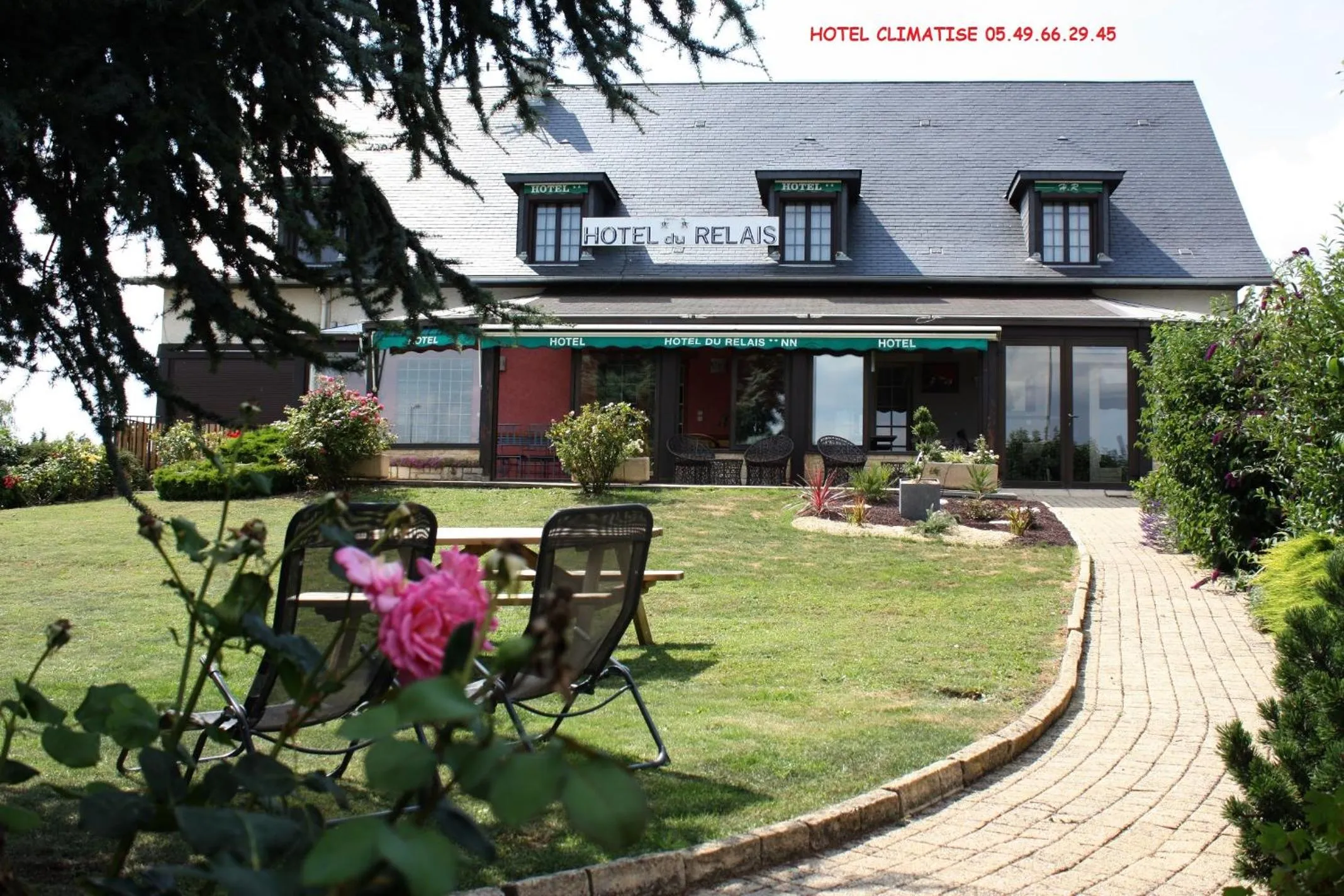 Property building in Contact Hôtel du Relais Thouars