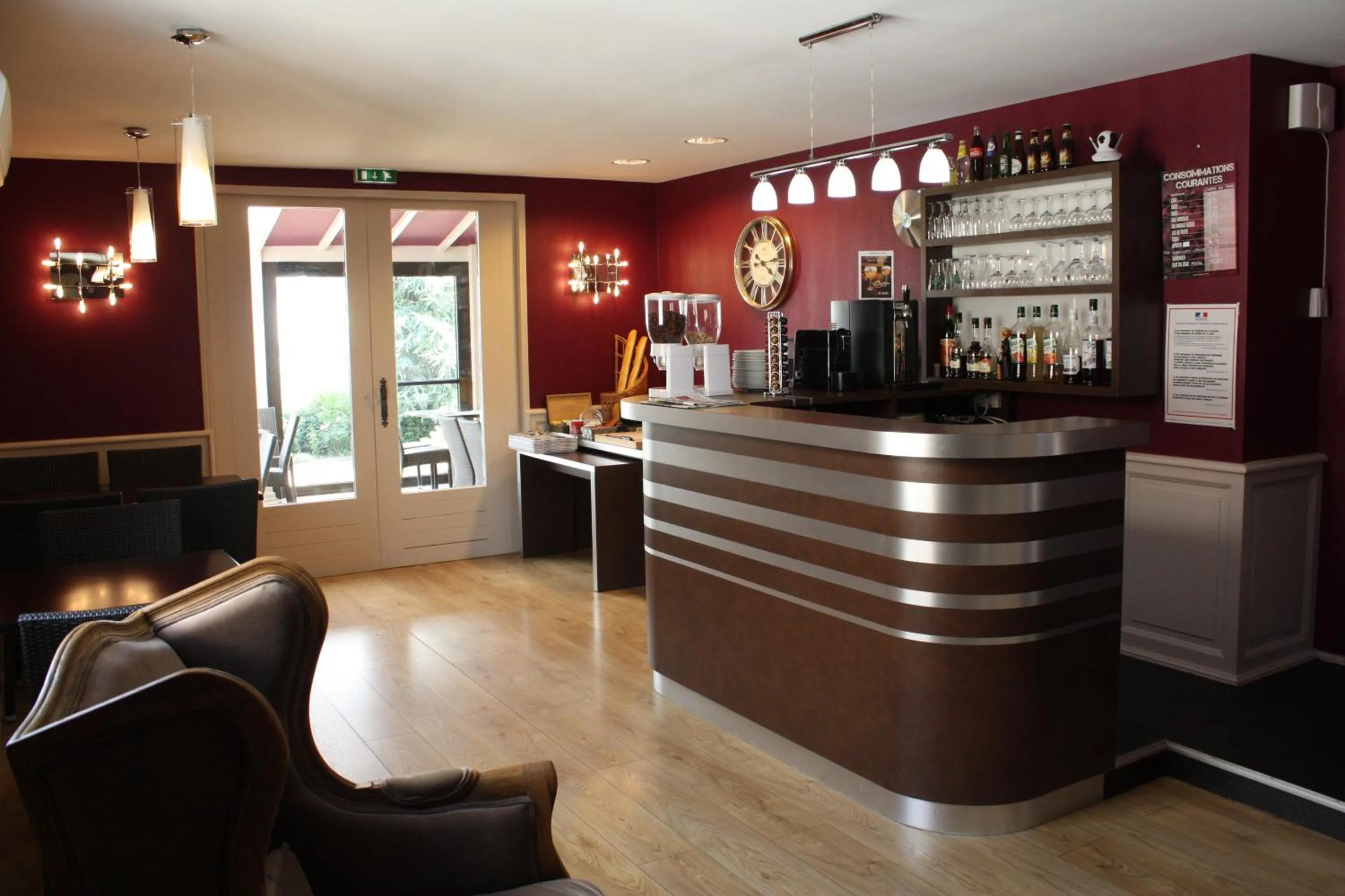 Lounge or bar in Contact Hôtel du Relais Thouars