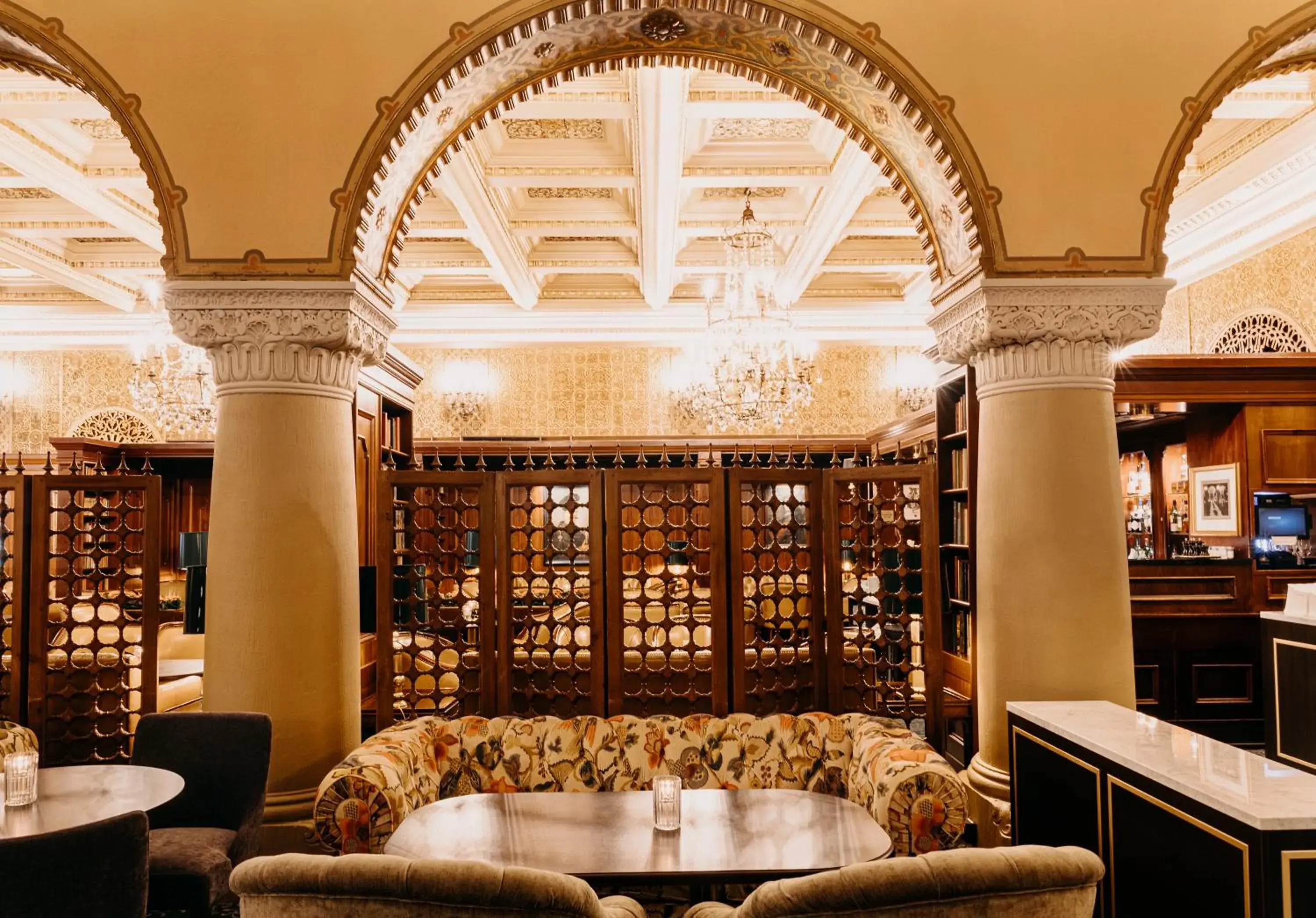 Lounge or bar in Hotel Bristol Lounge or bar in Hotel Bristol