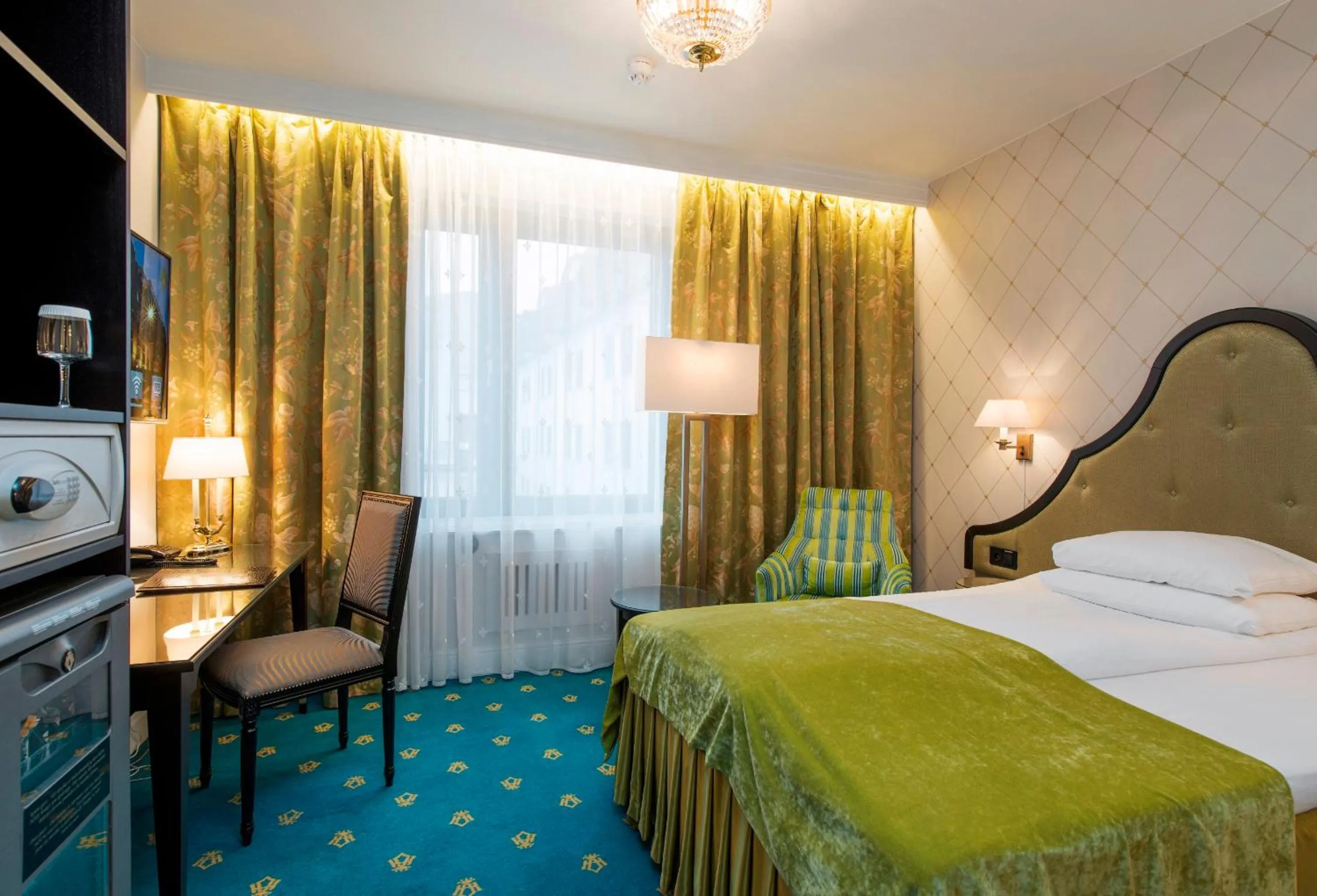 Bedroom, Bed in Hotel Bristol