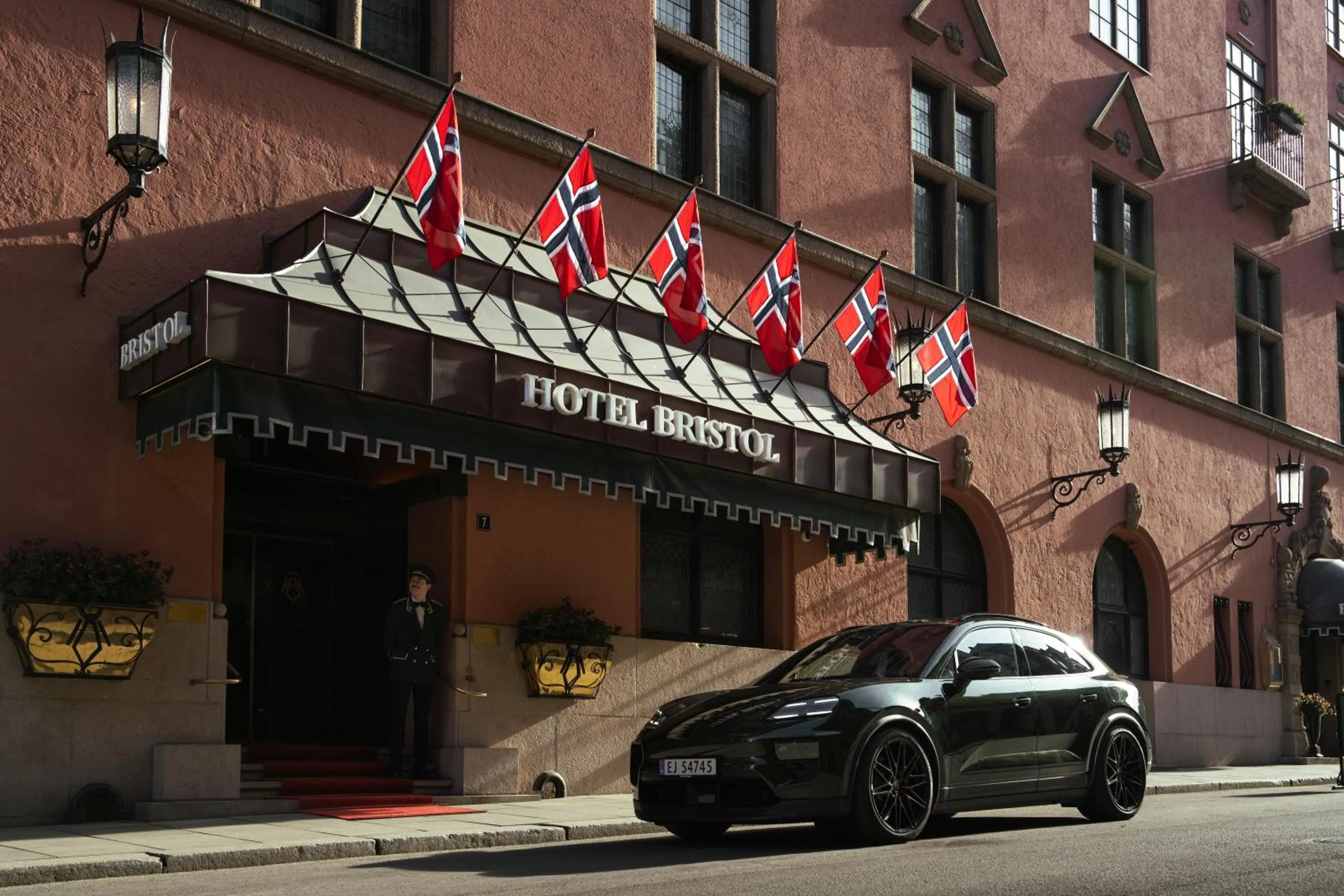 Facade/entrance in Hotel Bristol