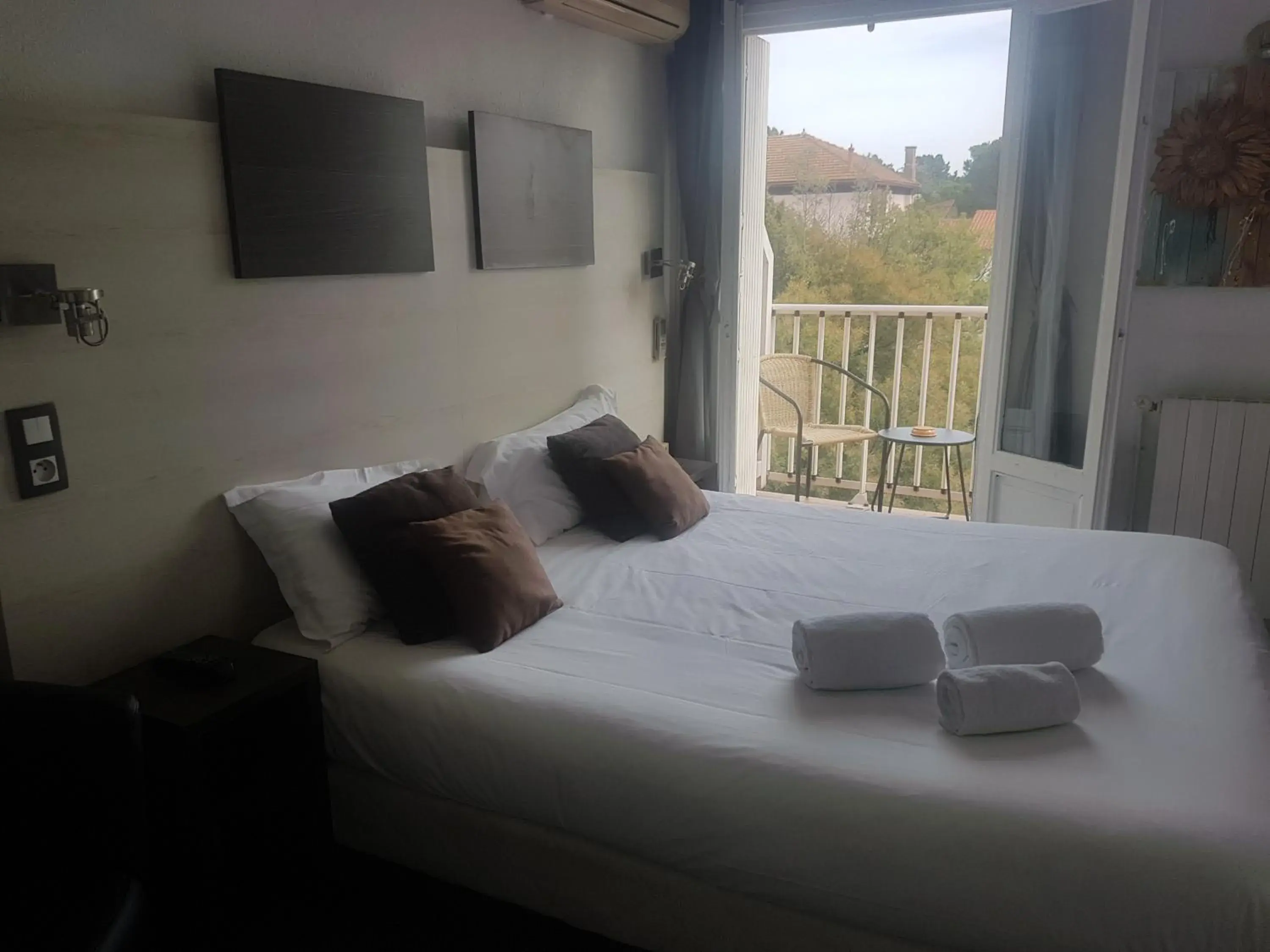 Photo of the whole room, Bed in Logis Hôtel Restaurant les Charmettes Photo of the whole room, Bed in Logis Hôtel Restaurant les Charmettes