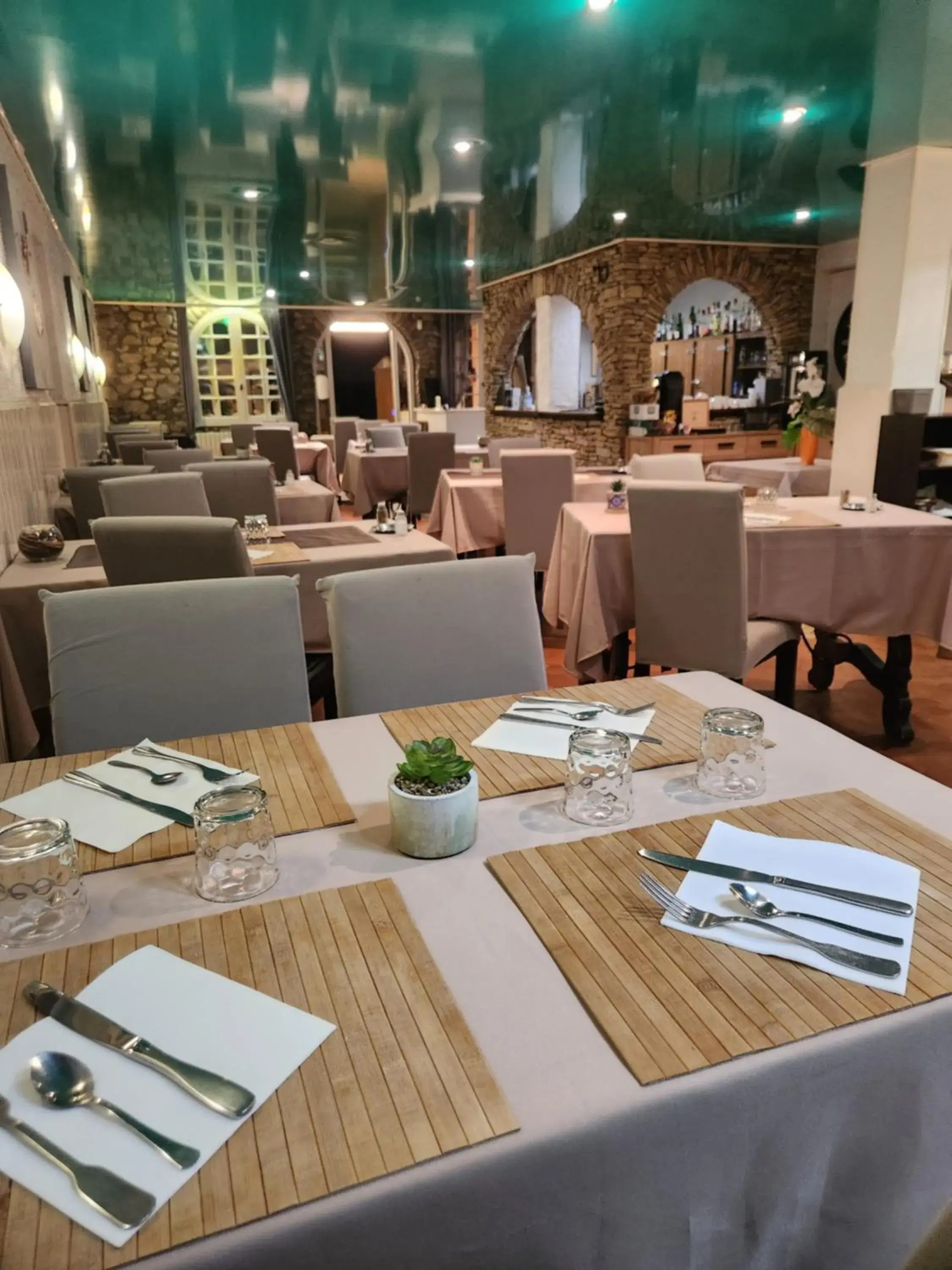 Logis Hôtel Restaurant les Charmettes Logis Hôtel Restaurant les Charmettes