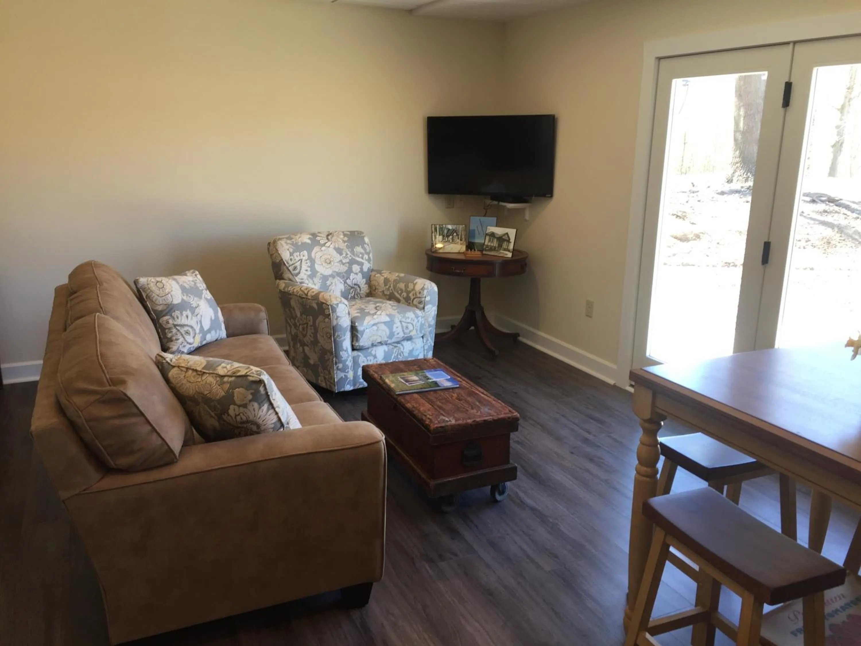 Decorative detail in Vineyard Woods