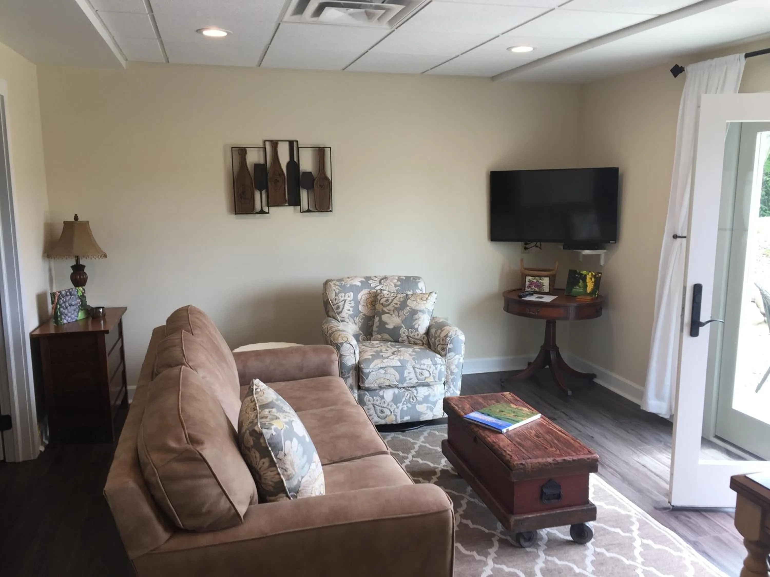 Decorative detail in Vineyard Woods