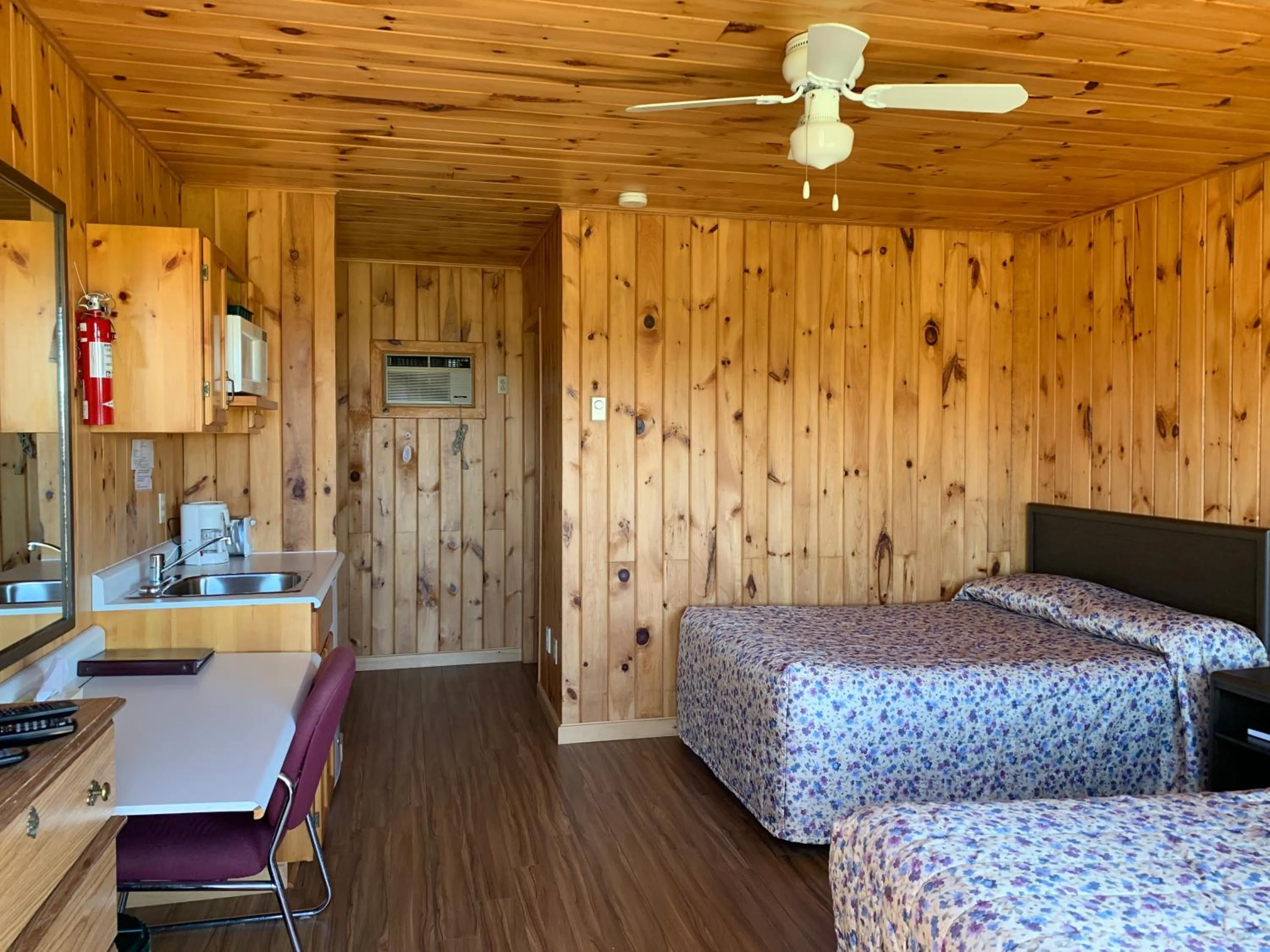 Bed in Cavendish Country Inn & Cottages