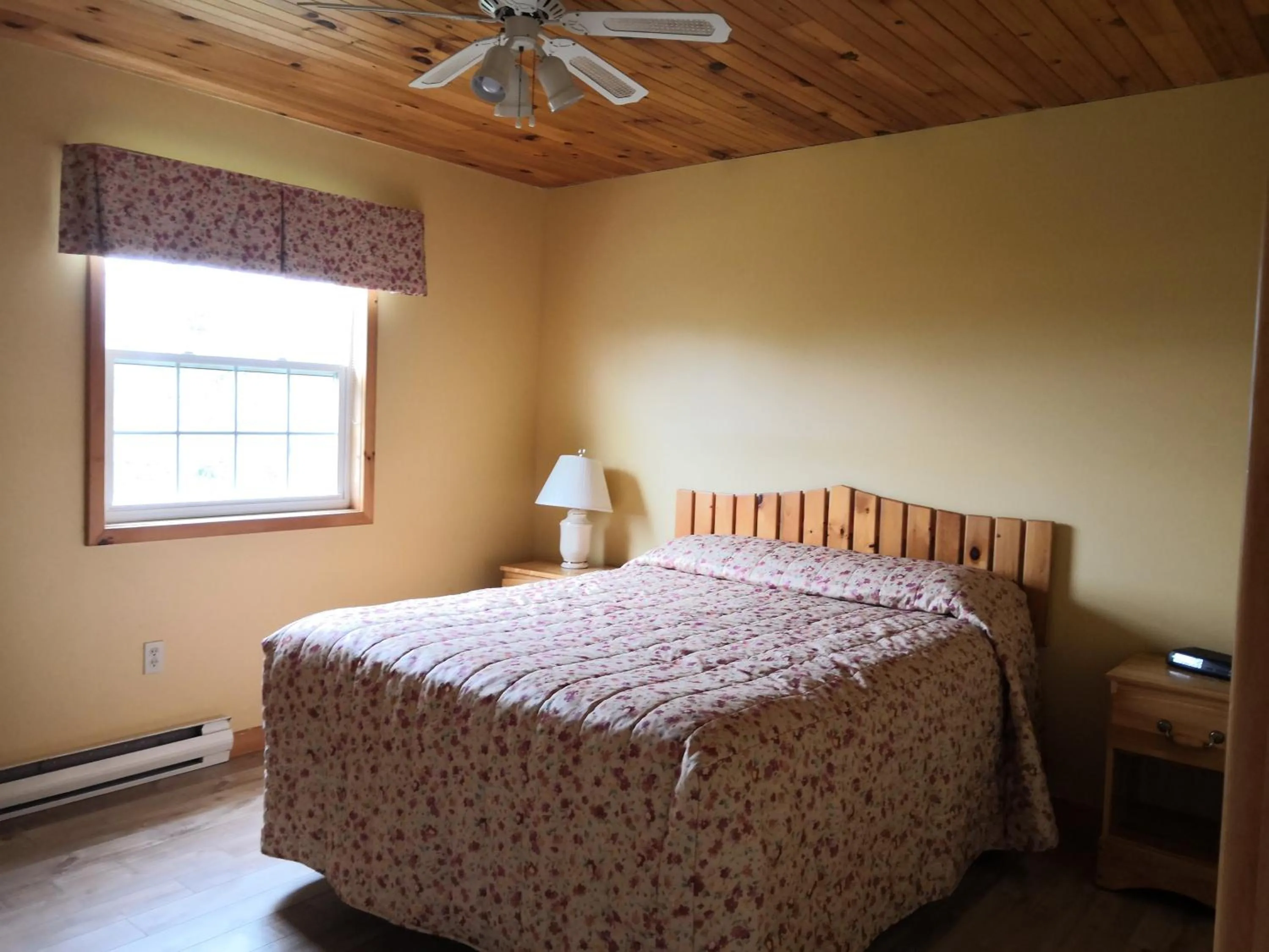 Bed in Cavendish Country Inn & Cottages