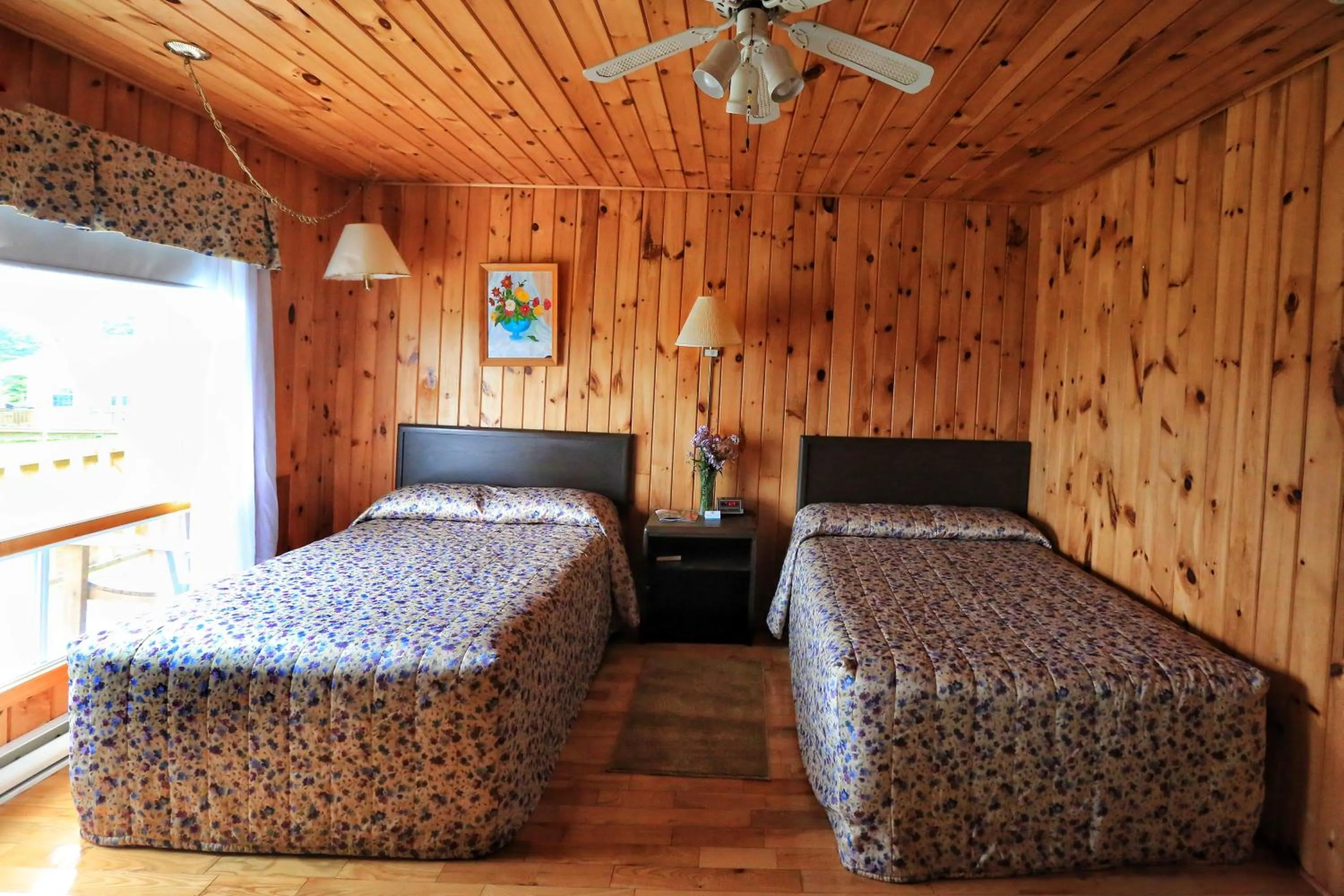 Bed in Cavendish Country Inn & Cottages