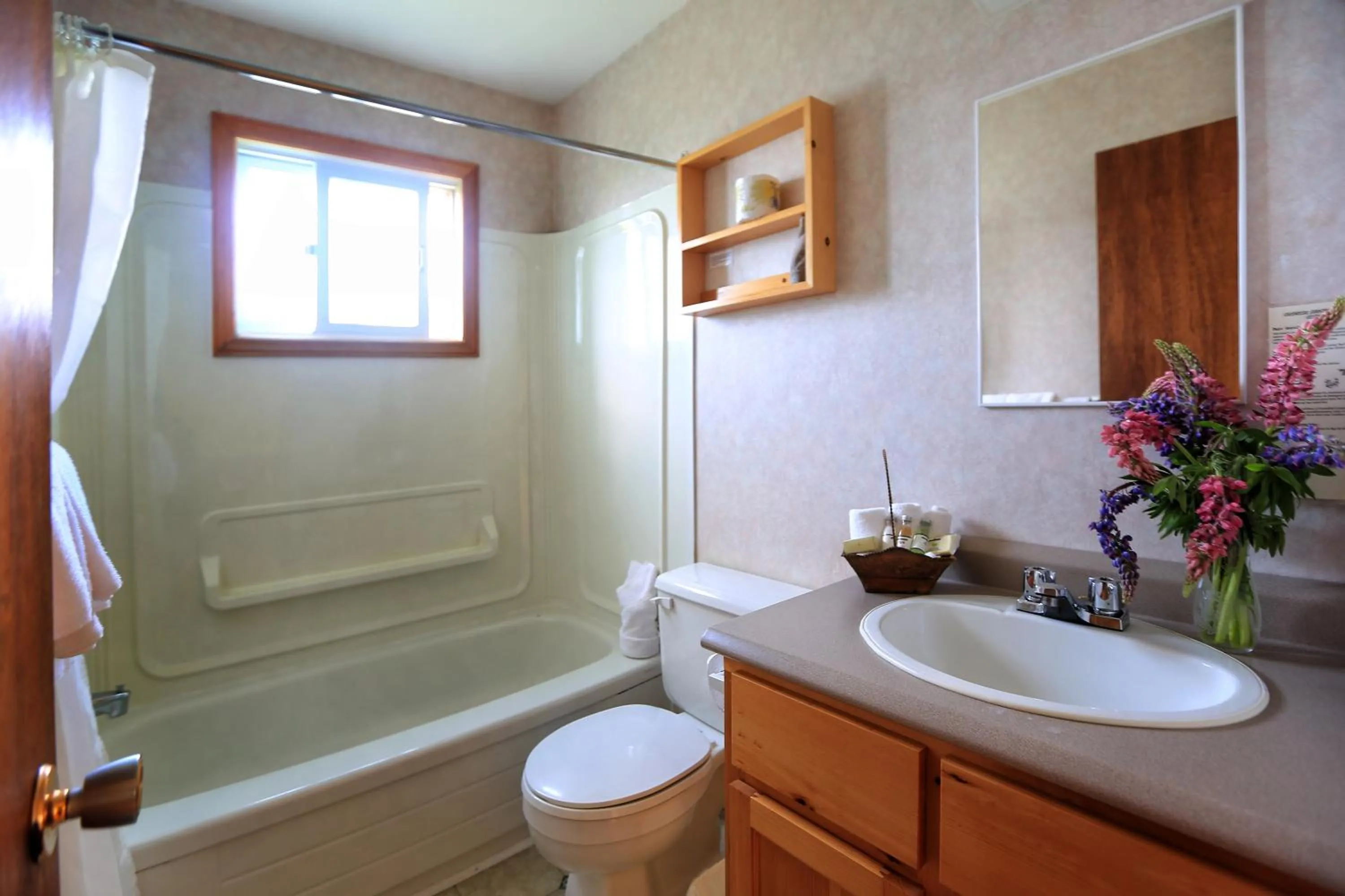 Cavendish Country Inn & Cottages