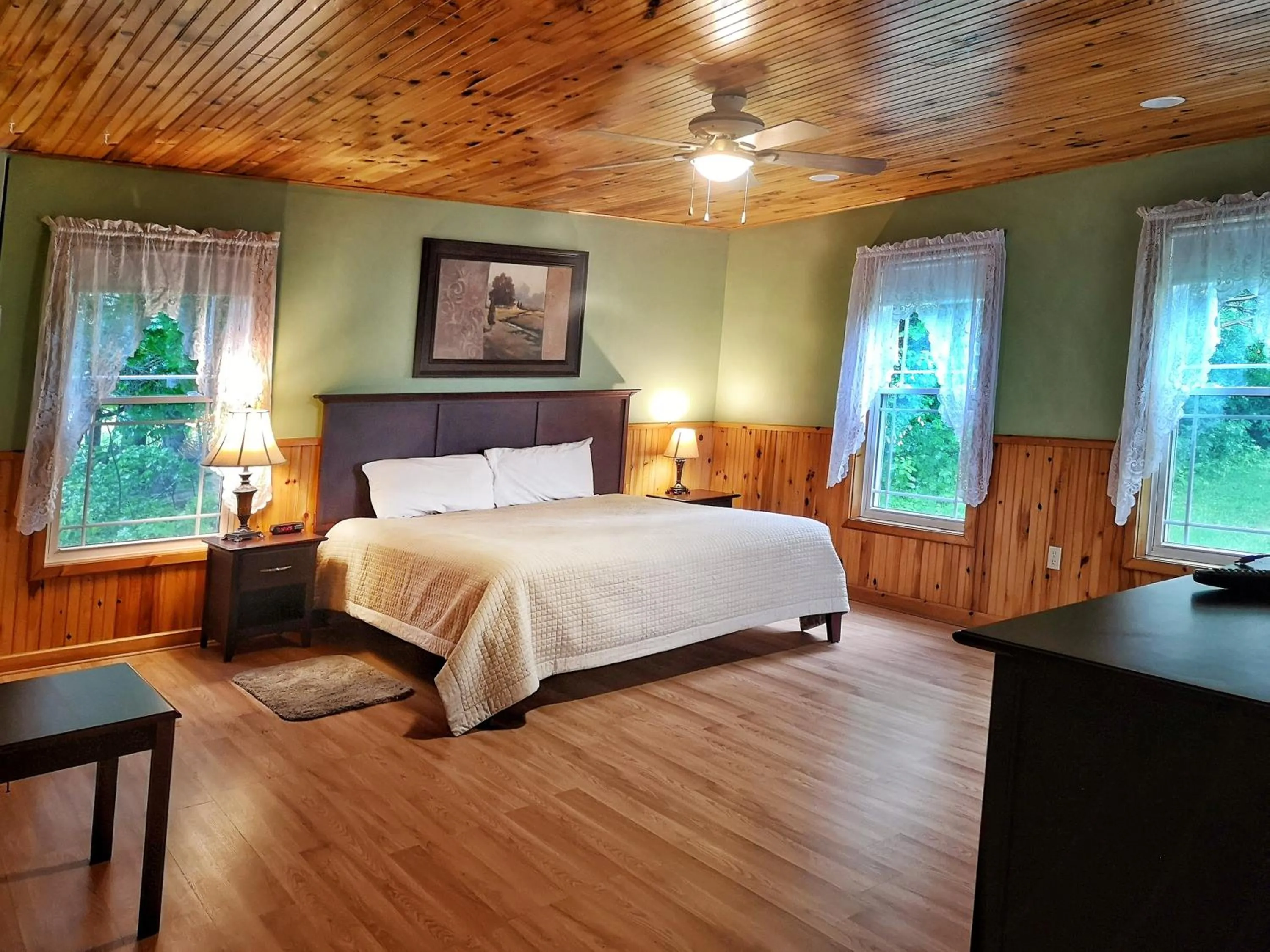 Bed in Cavendish Country Inn & Cottages