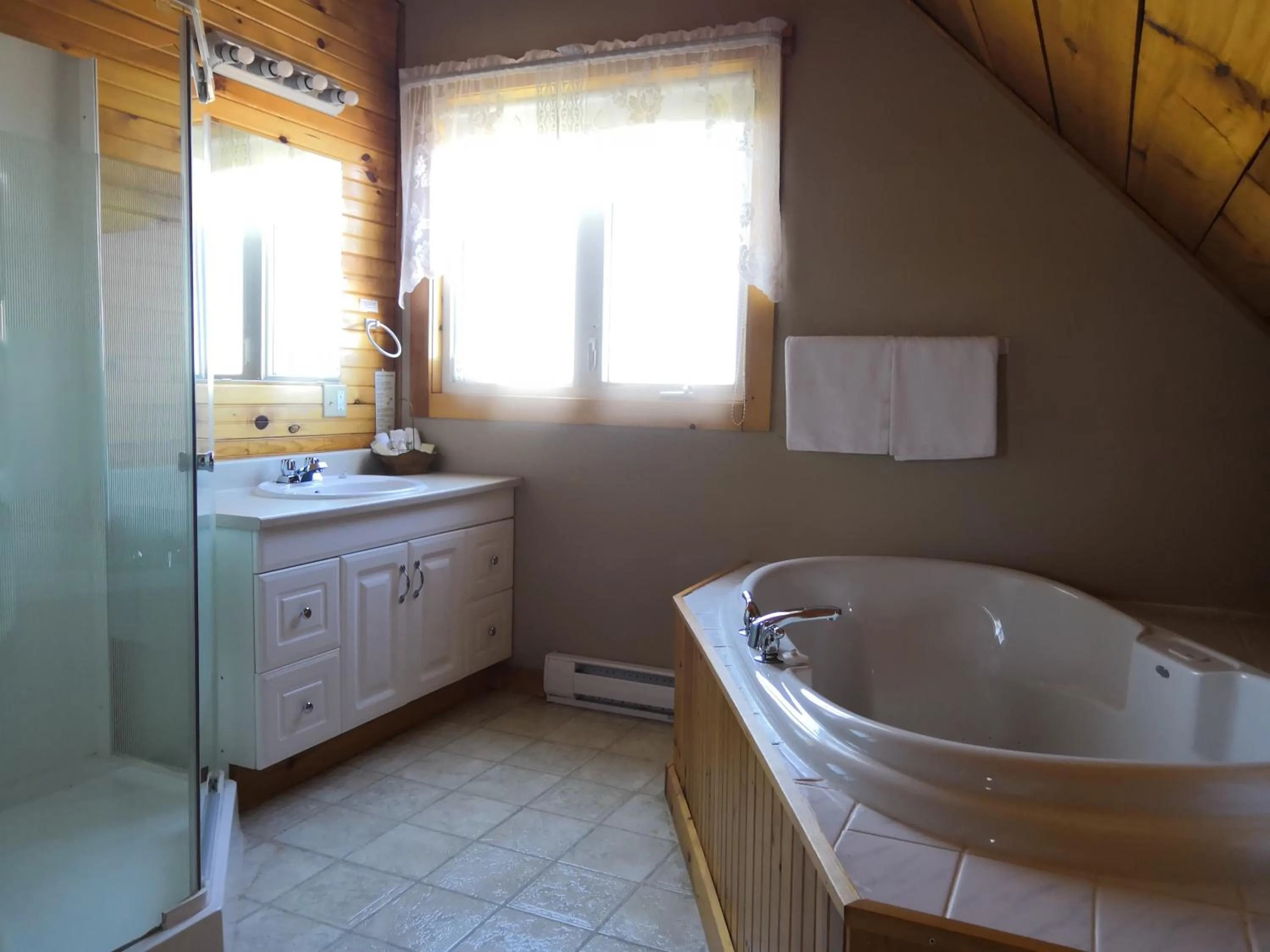 Cavendish Country Inn & Cottages