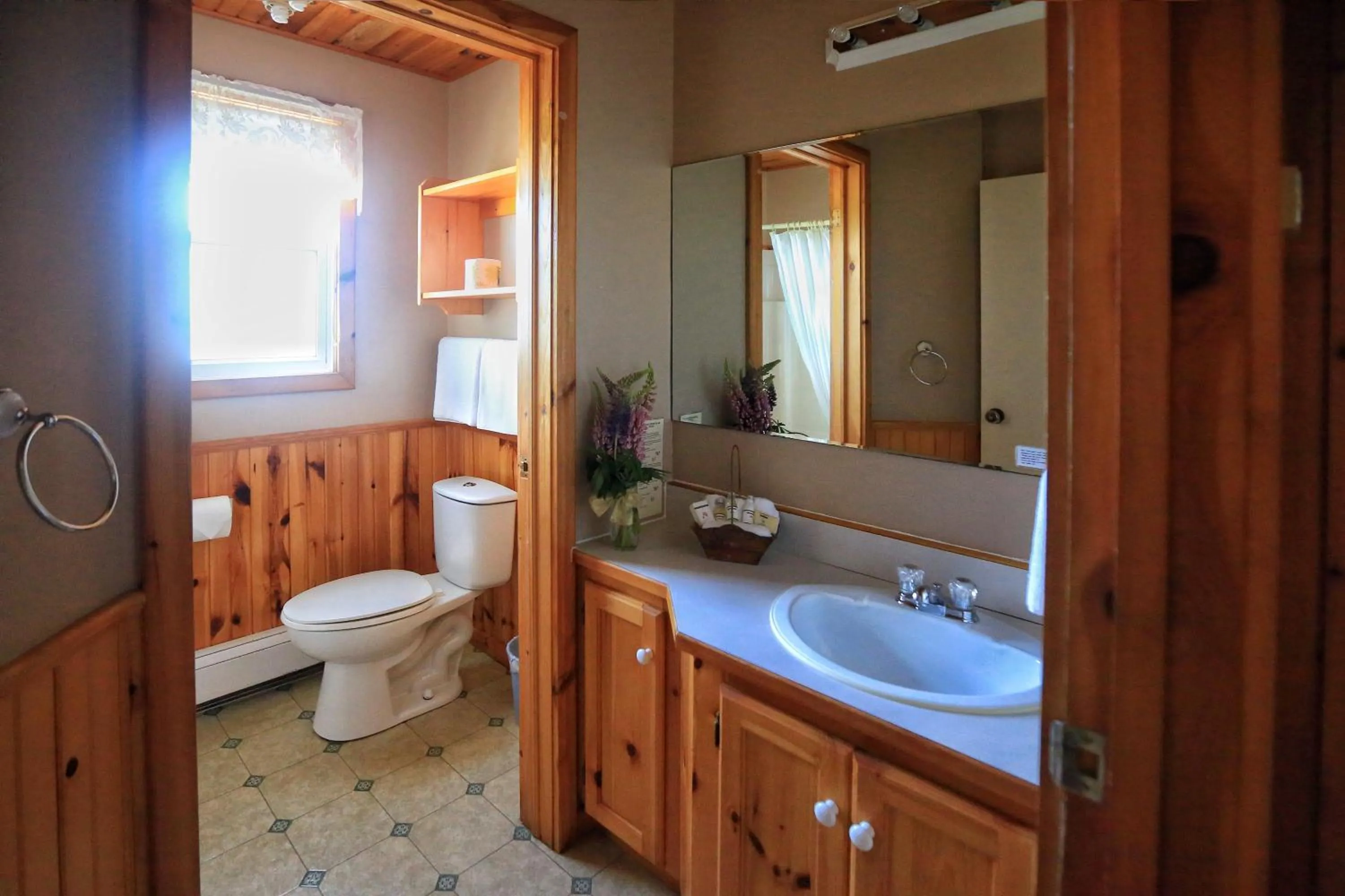 Cavendish Country Inn & Cottages