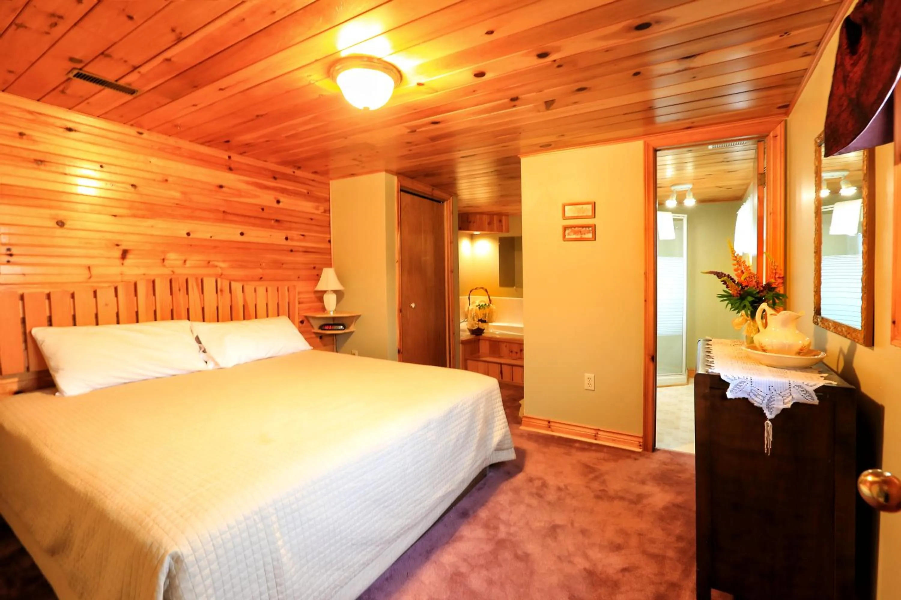 Bed in Cavendish Country Inn & Cottages