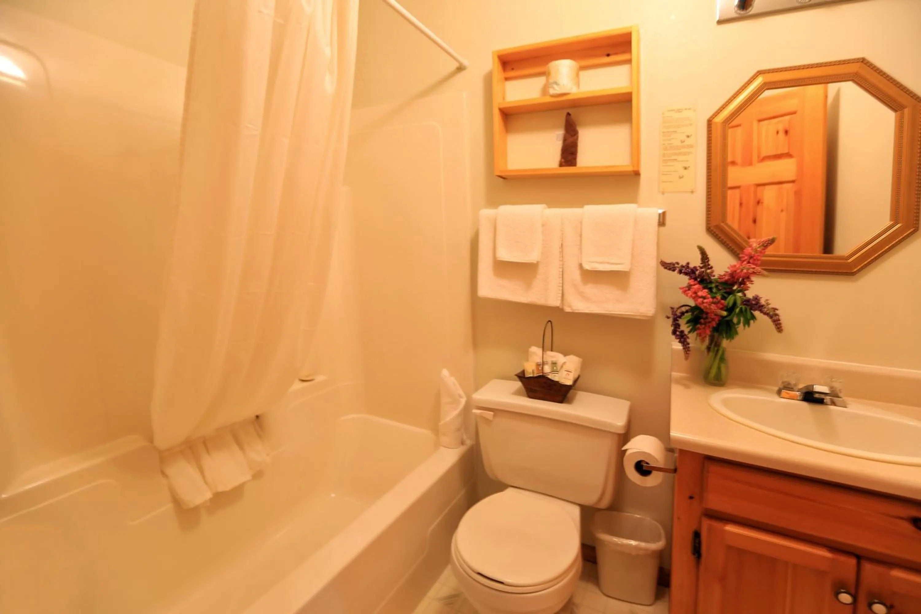 Cavendish Country Inn & Cottages