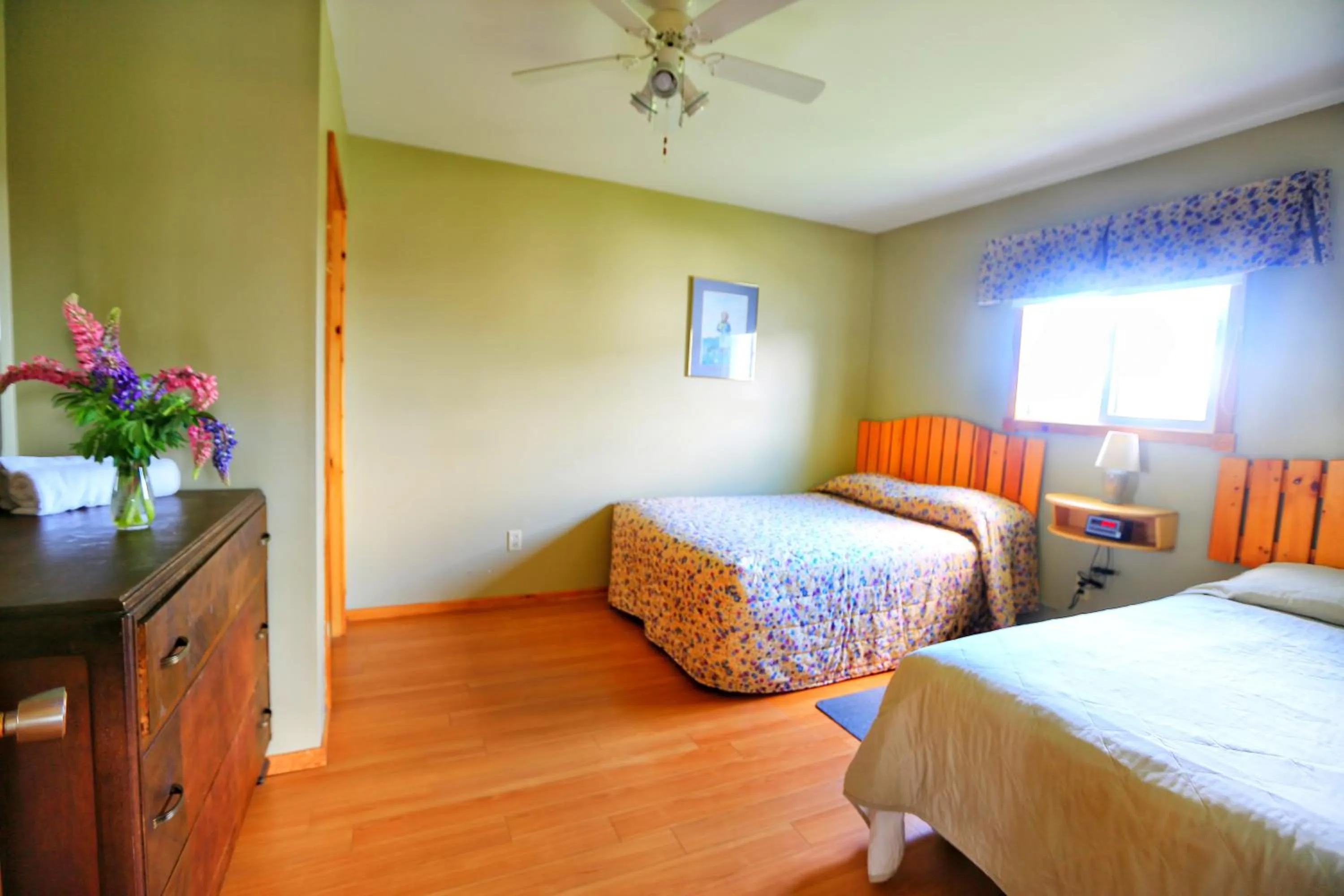 Bed in Cavendish Country Inn & Cottages