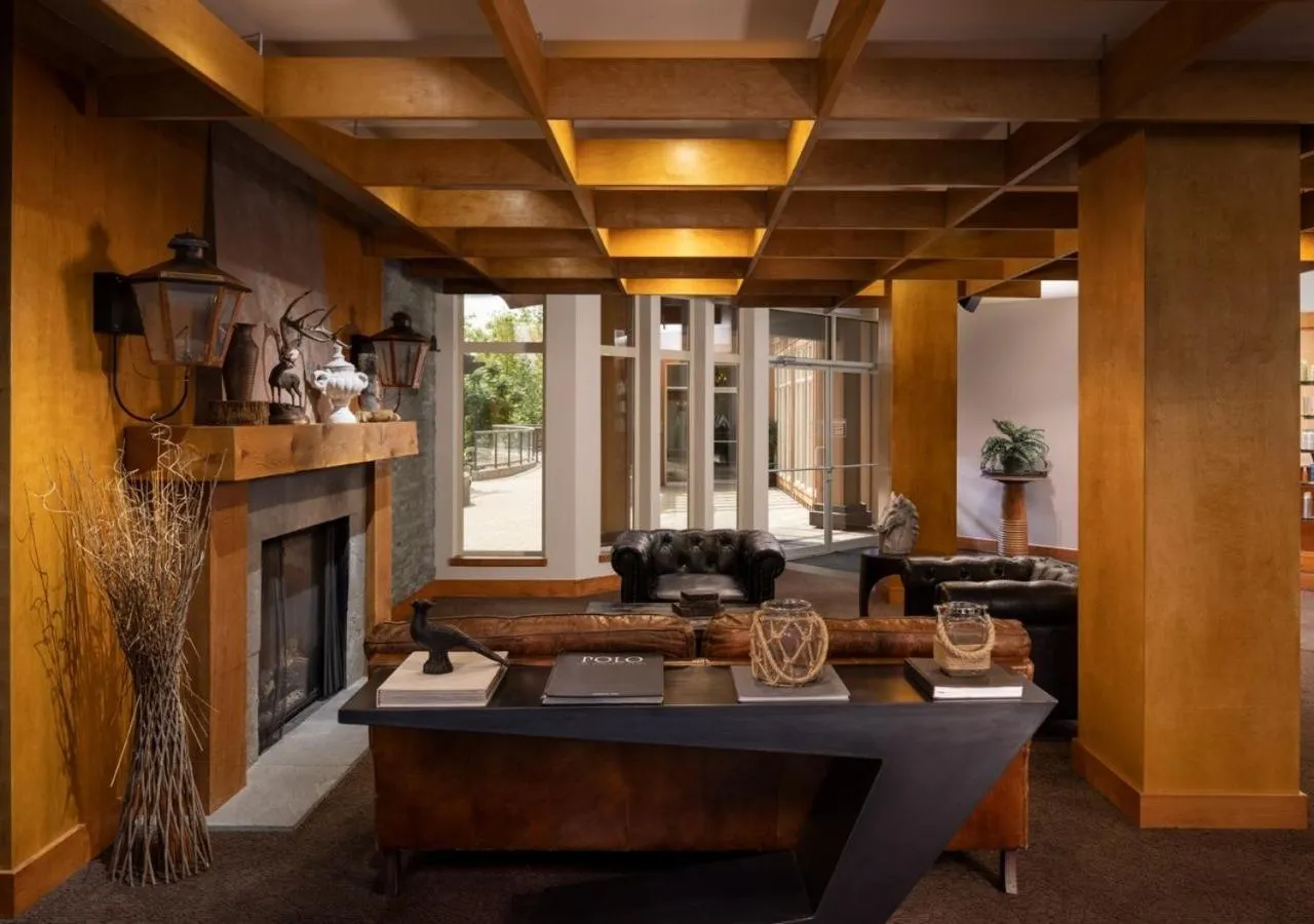 Lobby or reception in The Cove Lakeside Resort