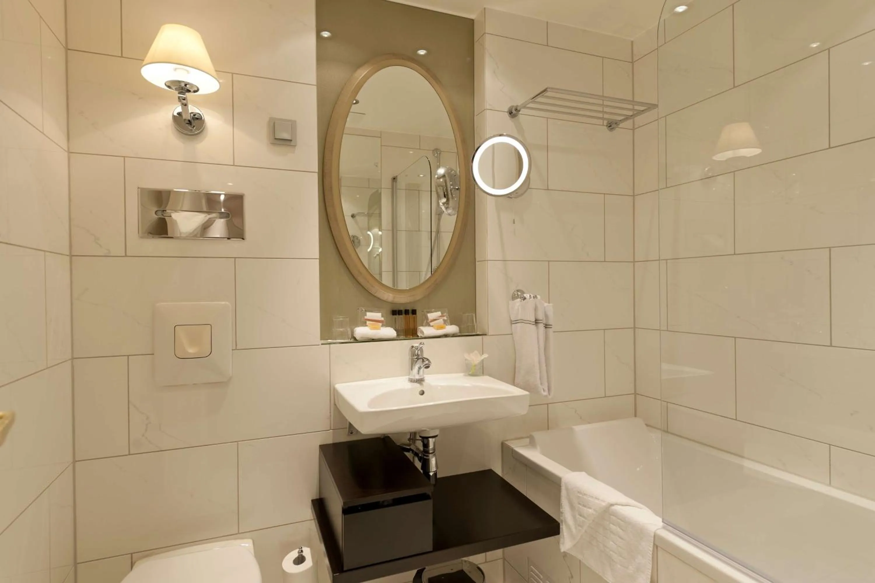 Bathroom in Grand Hotel Oslo