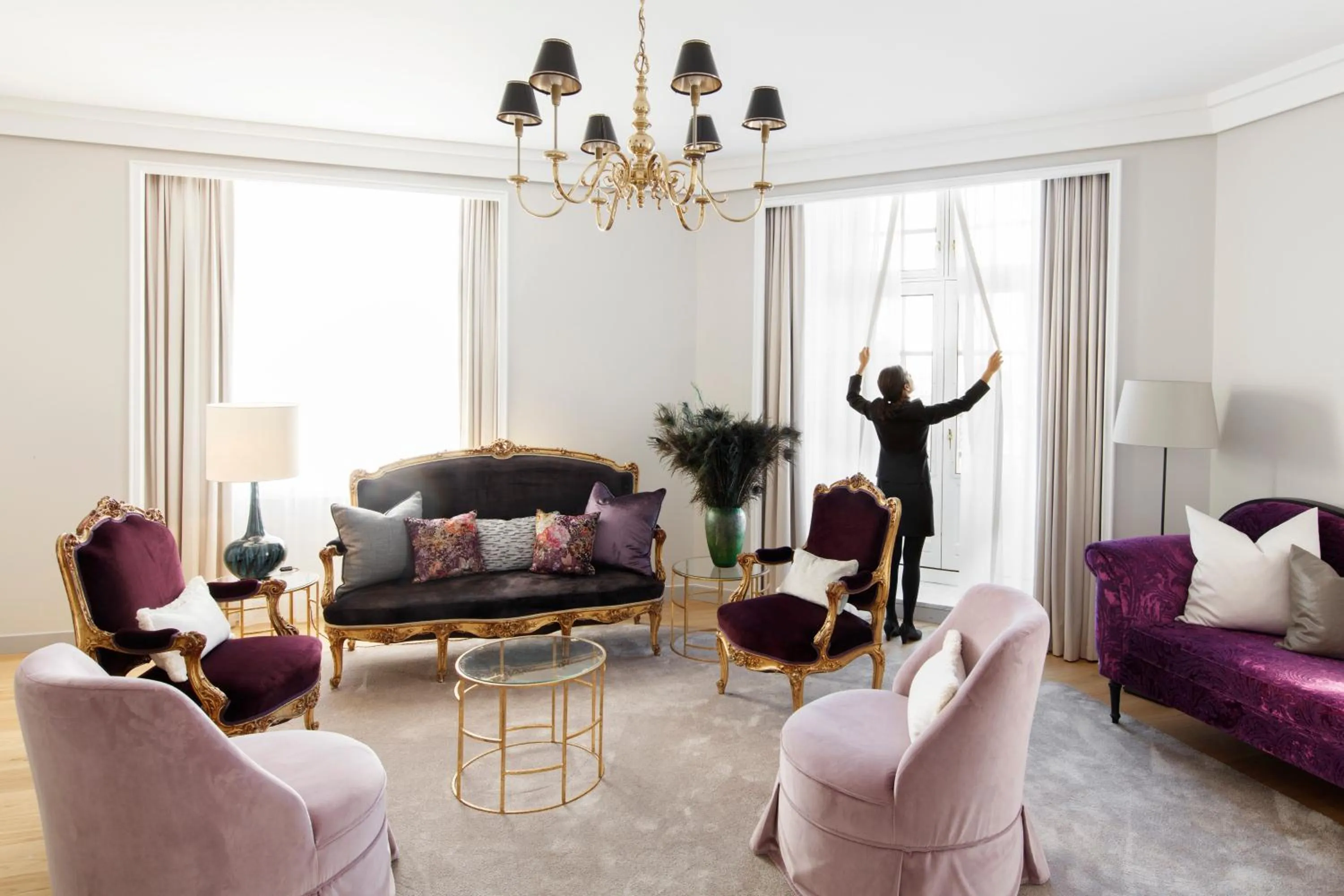 Communal lounge/ TV room in Grand Hotel Oslo