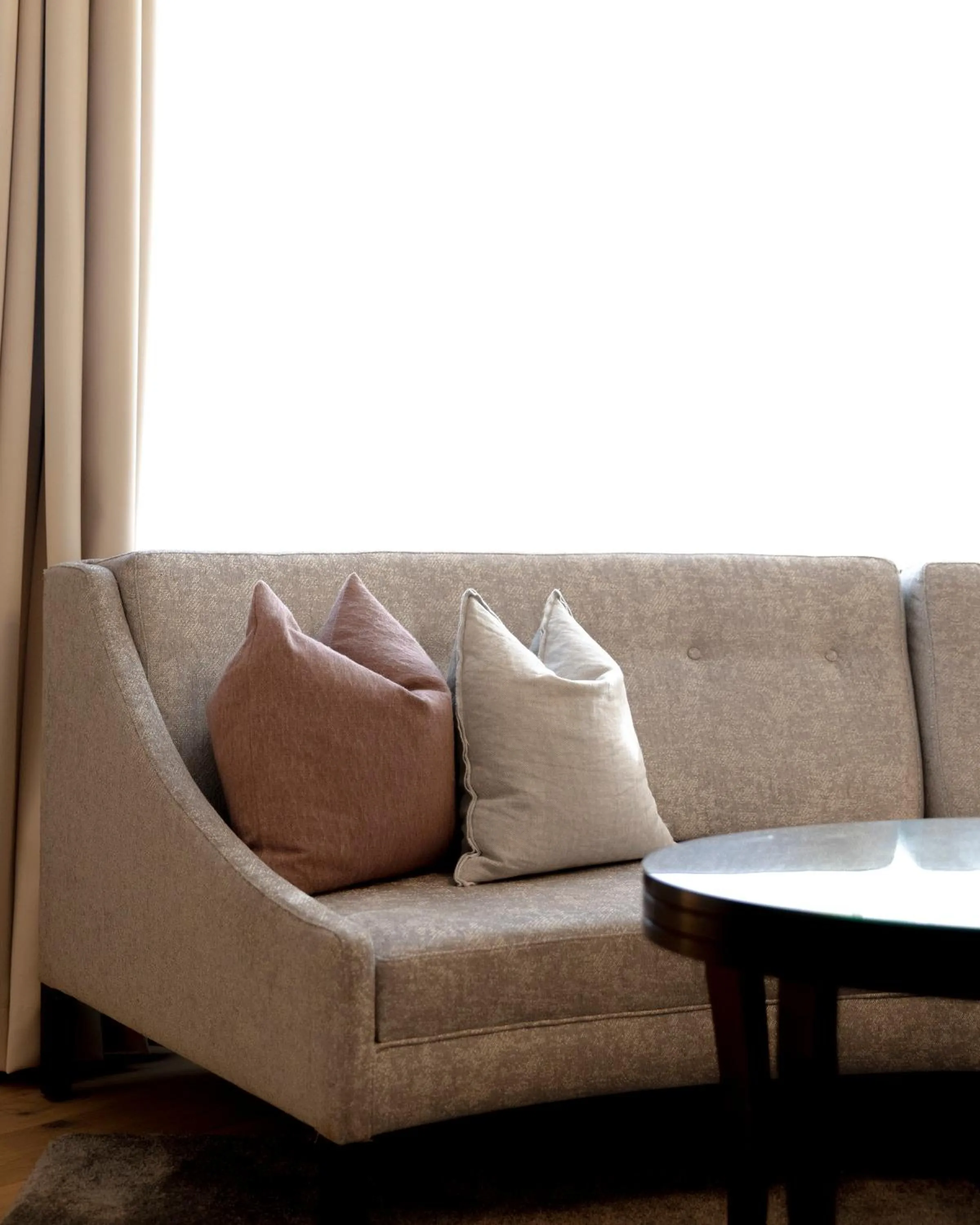 Communal lounge/ TV room in Grand Hotel Oslo