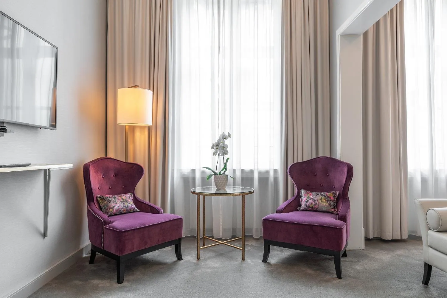 Communal lounge/ TV room in Grand Hotel Oslo