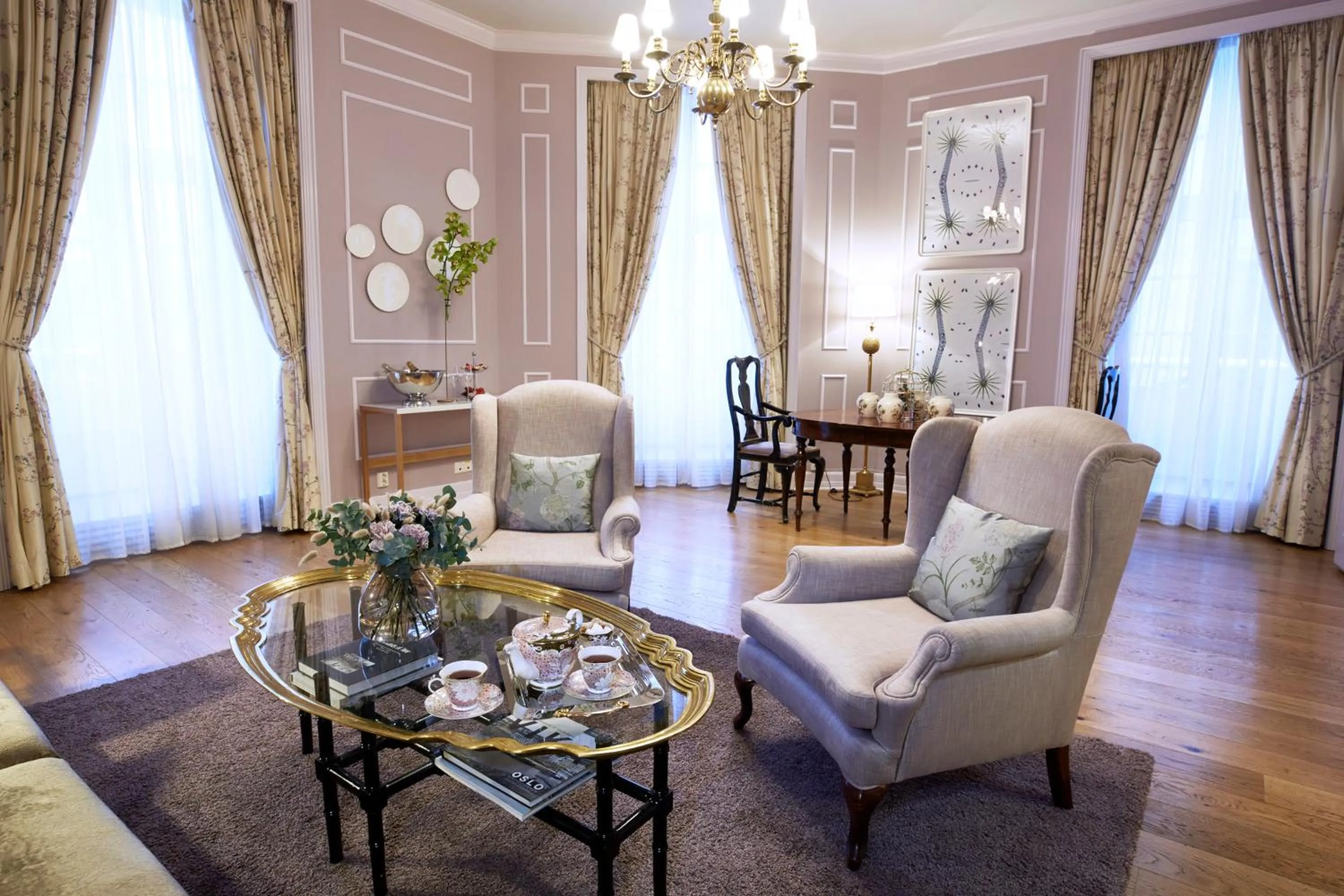 Communal lounge/ TV room in Grand Hotel Oslo