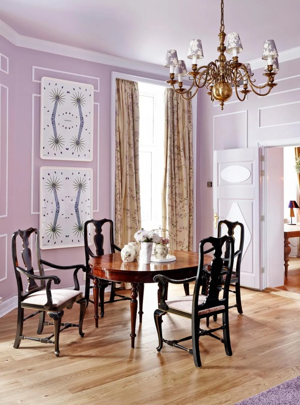 Communal lounge/ TV room in Grand Hotel Oslo