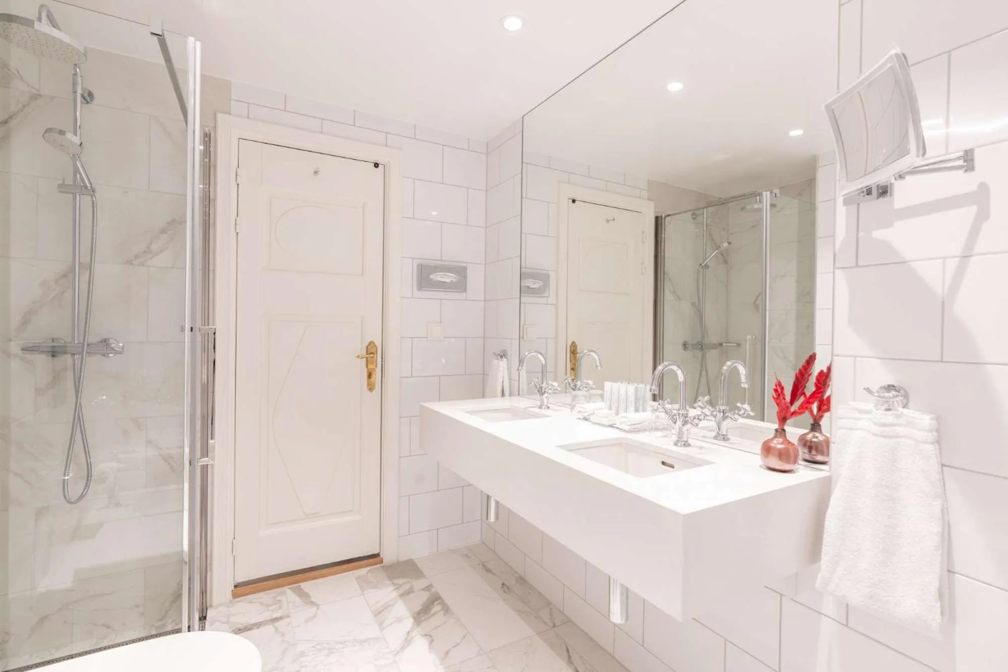 Bathroom in Grand Hotel Oslo