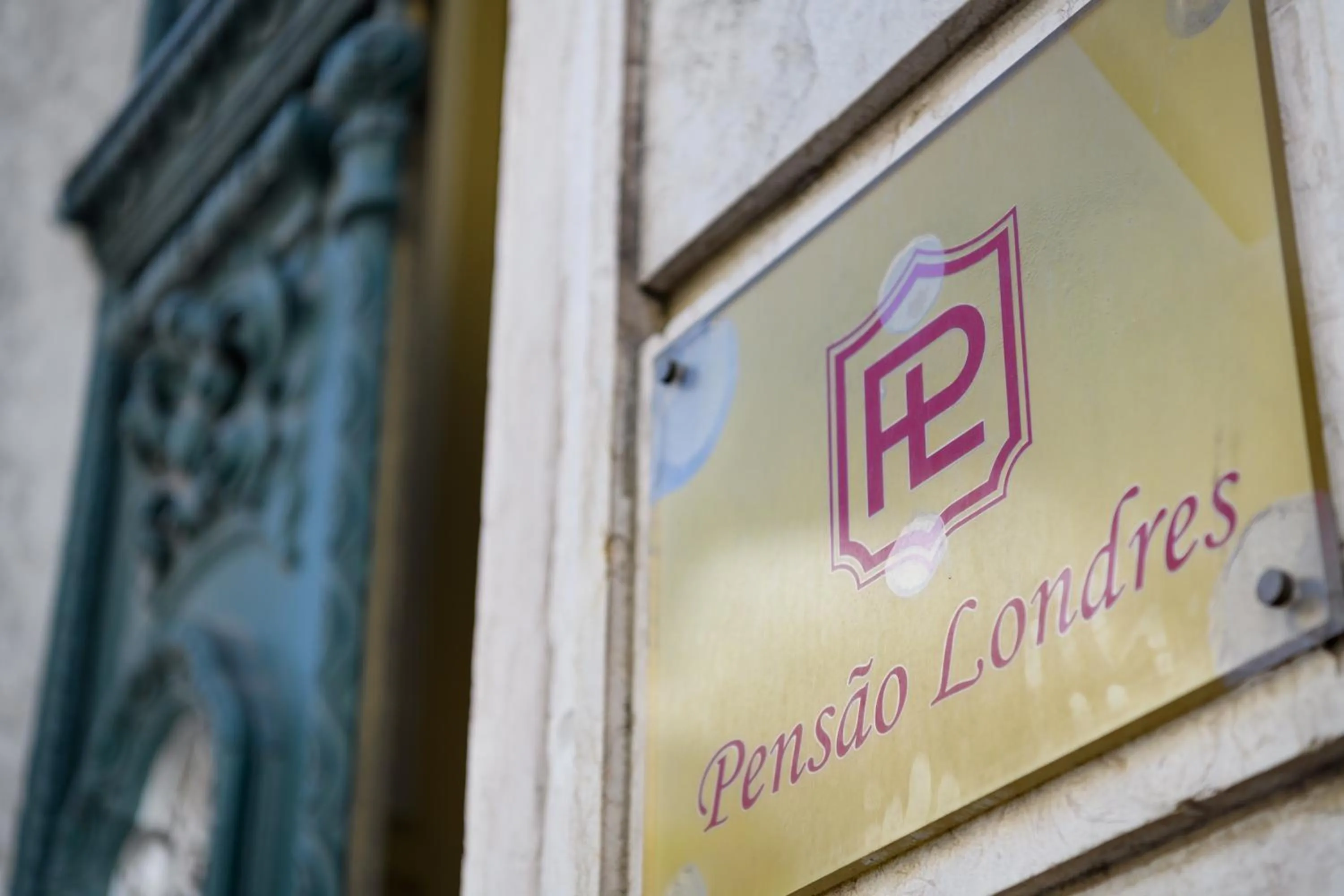 Logo/Certificate/Sign in Pensão Londres