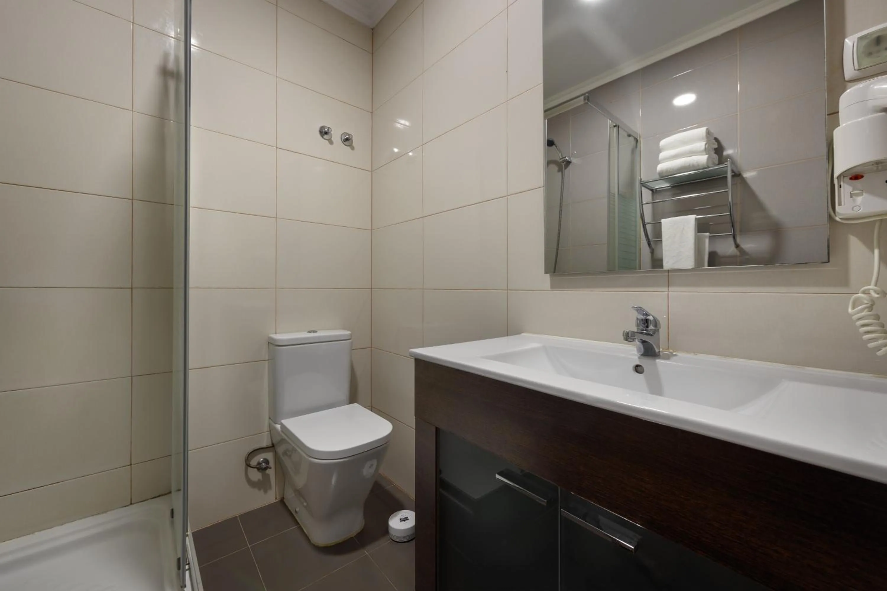 Standard Double or Twin Room with Private Bathroom in Pensão Londres