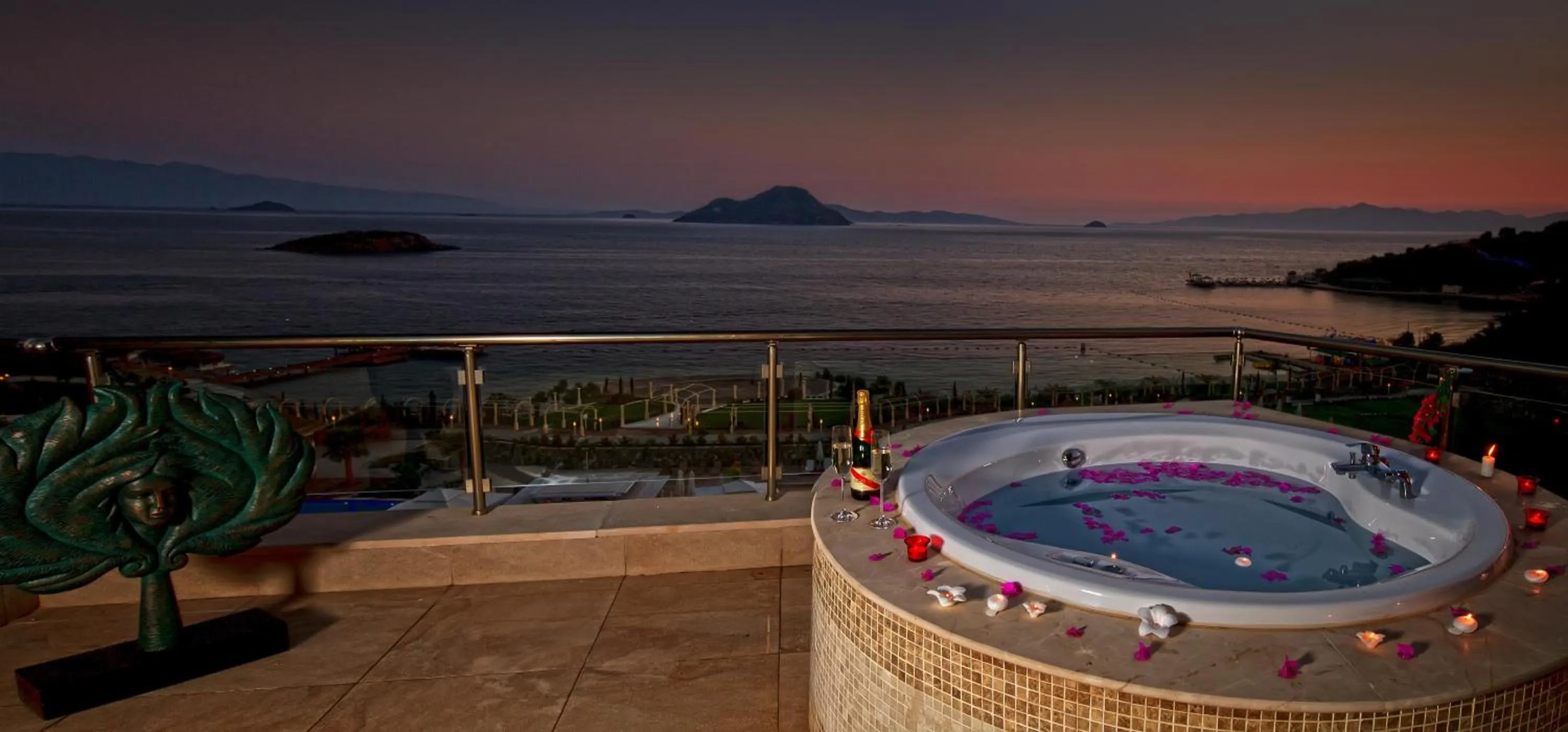 Hot Tub in Sianji Well-Being Resort