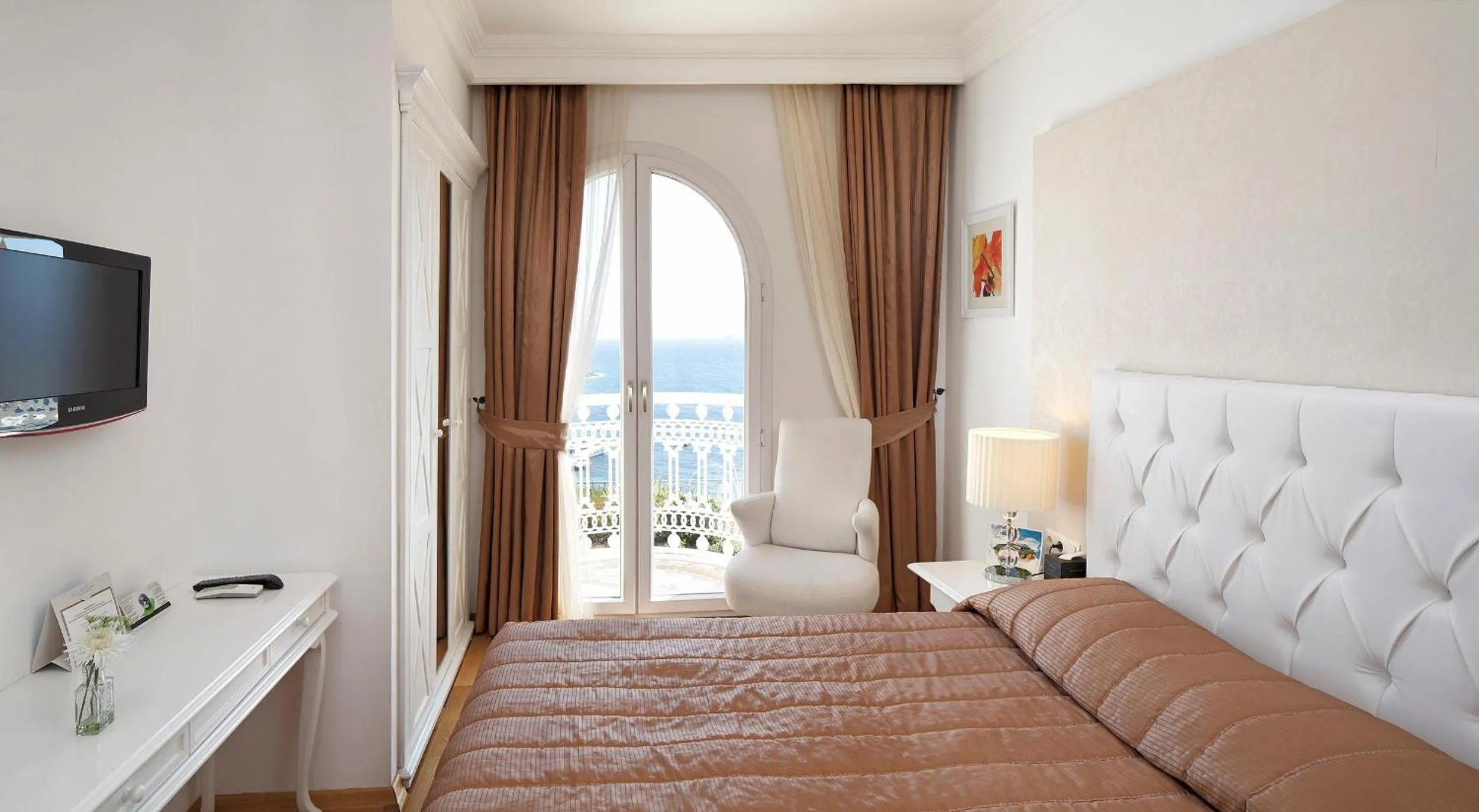 Bed in Sianji Well-Being Resort