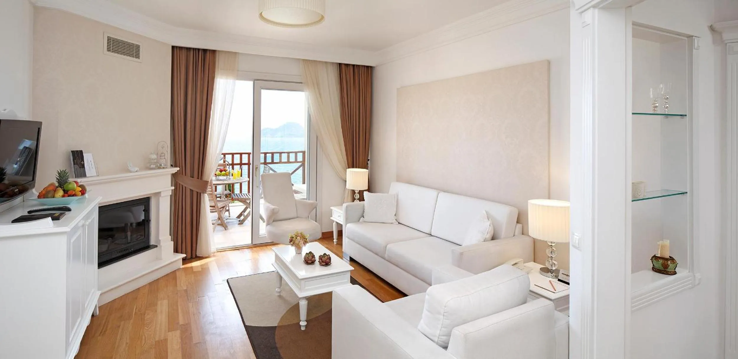 People in Sianji Well-Being Resort