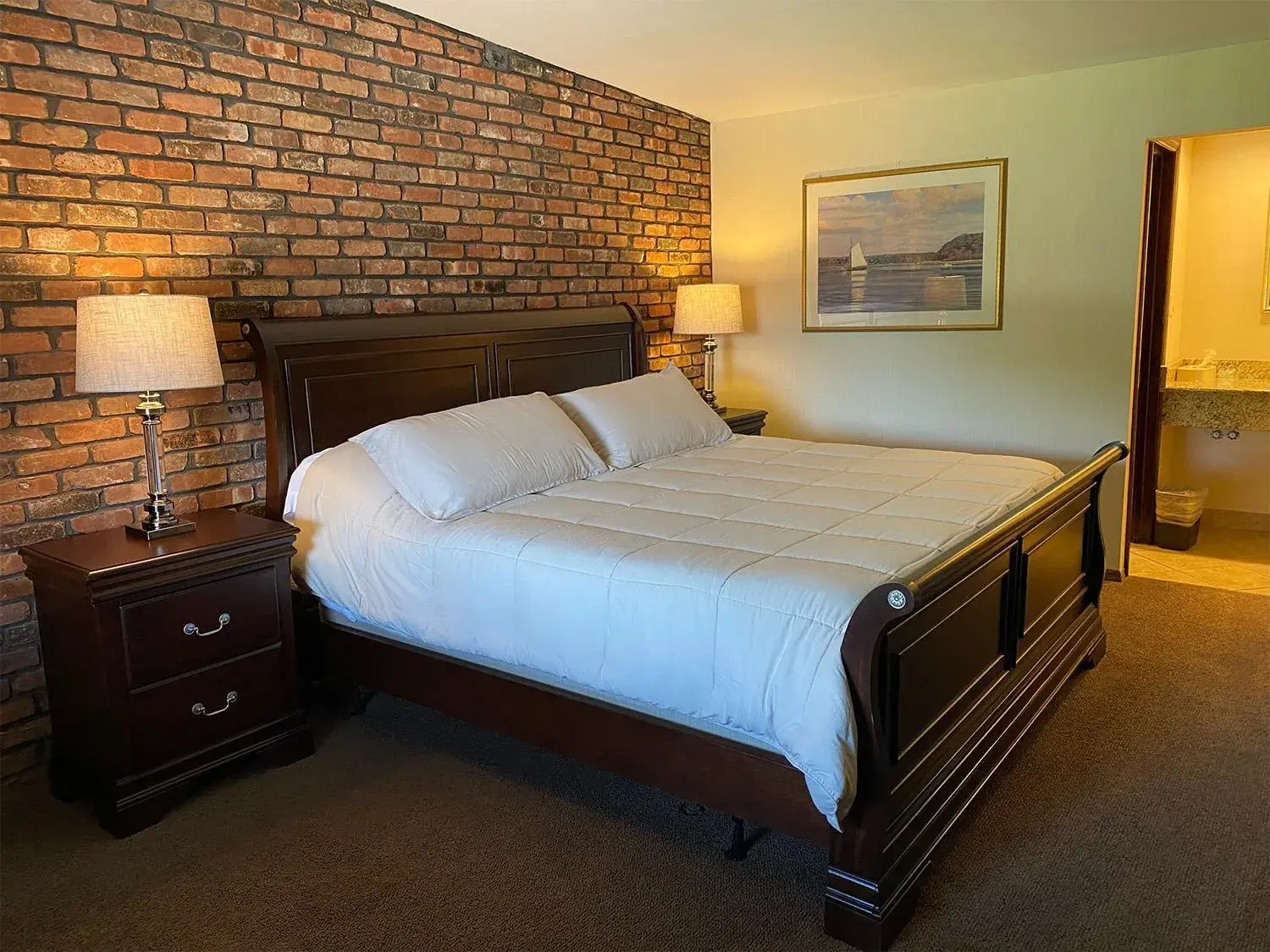 Bed in Chalet Inn & Suites Bed in Chalet Inn & Suites