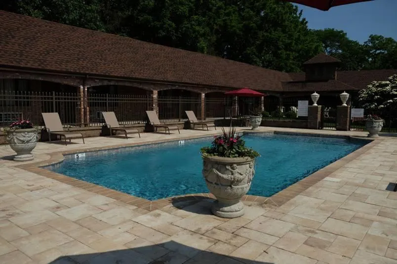 Swimming pool in Chalet Inn & Suites