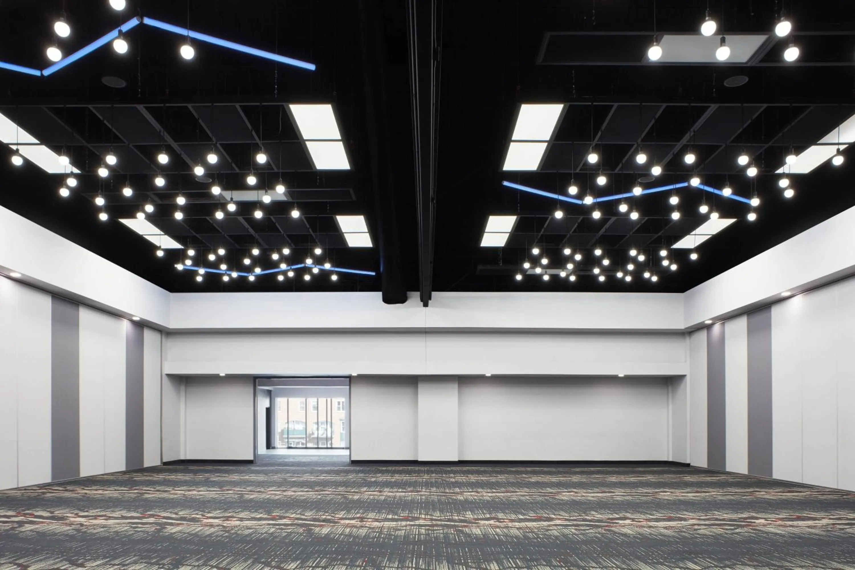 Meeting/conference room in Delta Hotels by Marriott Trois Rivieres Conference Centre