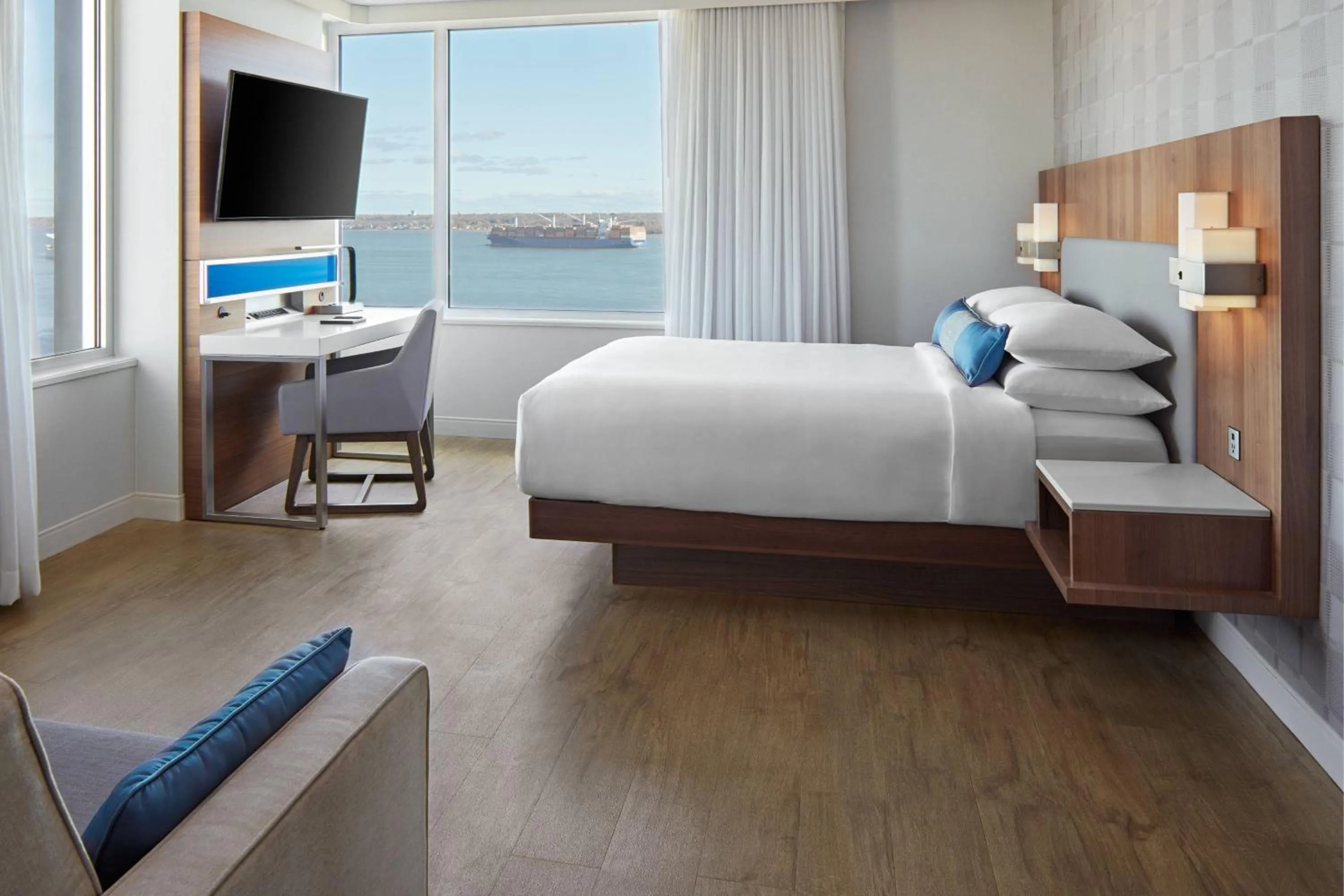 Photo of the whole room, Bed in Delta Hotels by Marriott Trois Rivieres Conference Centre