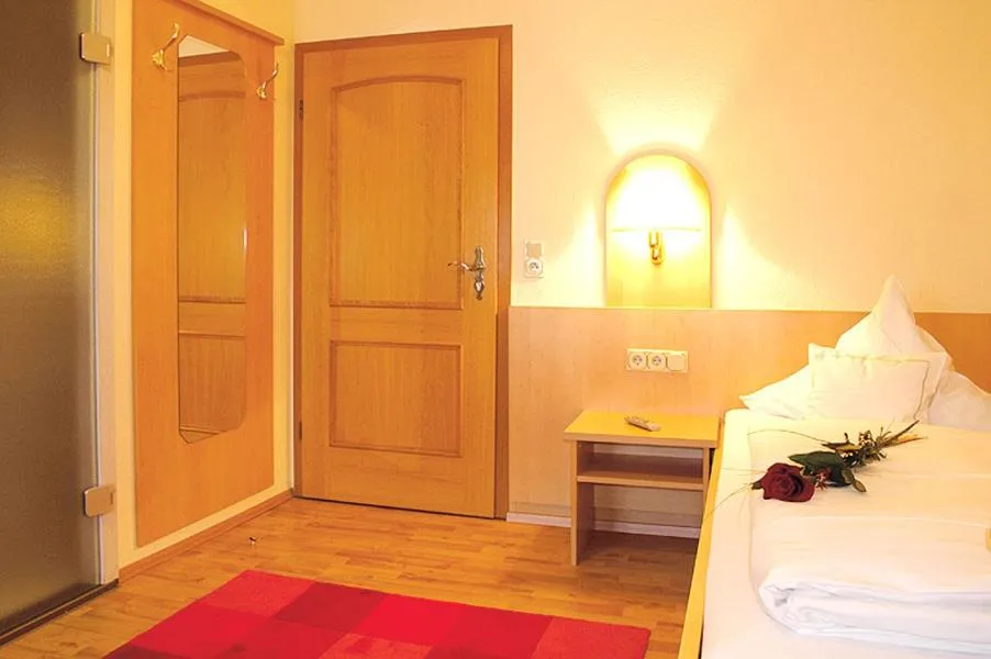 Bedroom, Bed in Hotel Landgasthof Grüner Baum