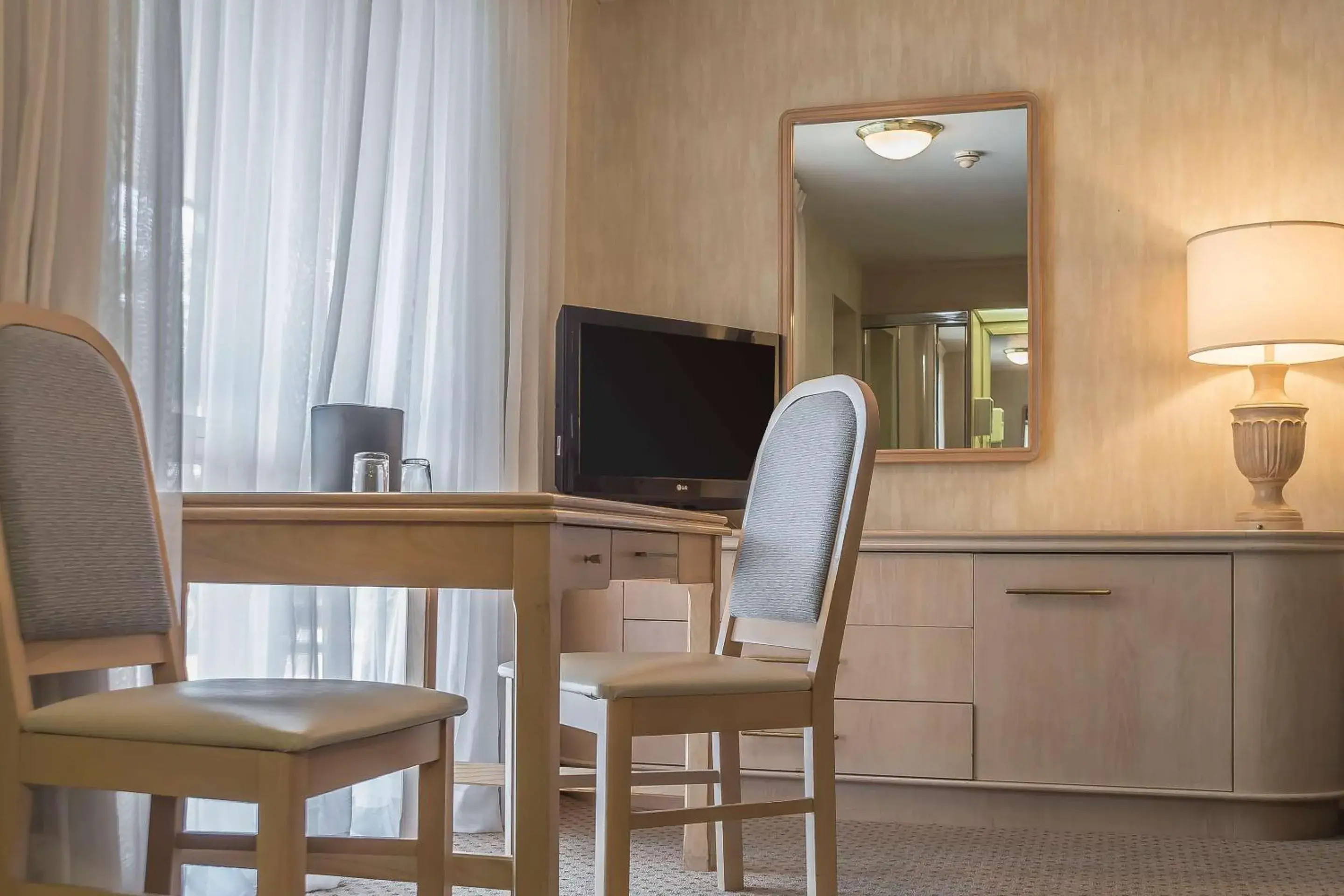 Bedroom in Rodeway Inn Fallsview Bedroom in Rodeway Inn Fallsview