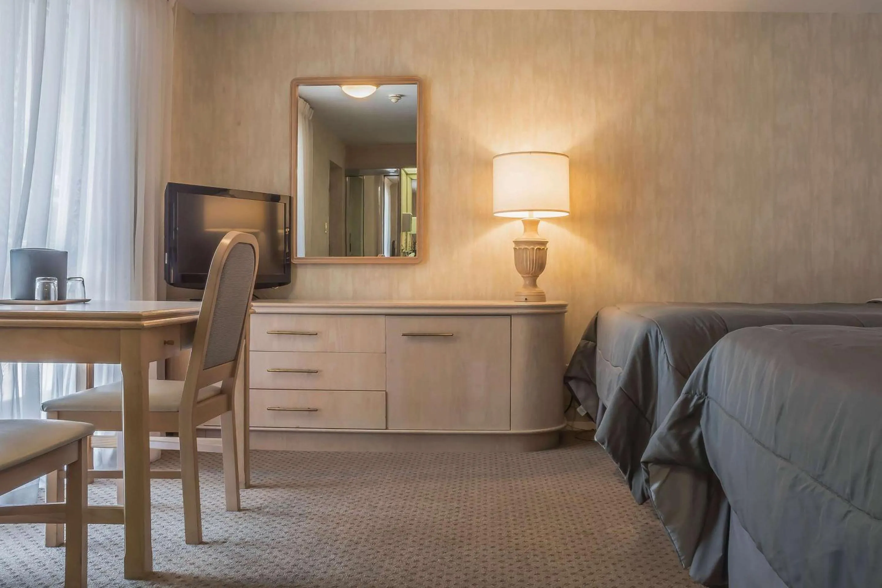 Bedroom in Rodeway Inn Fallsview