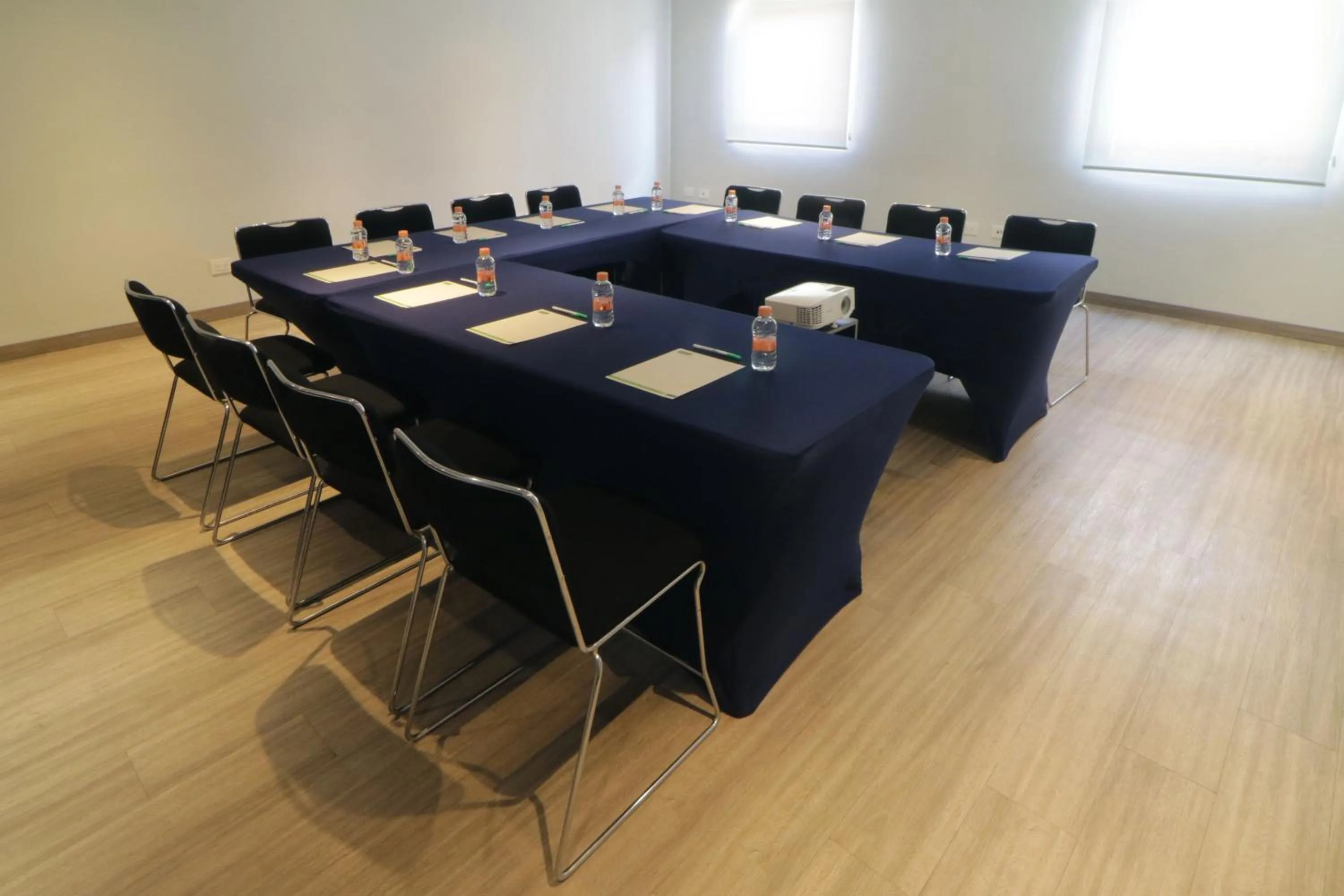 Meeting/conference room in City Express Junior by Marriott Puebla Angelopolis