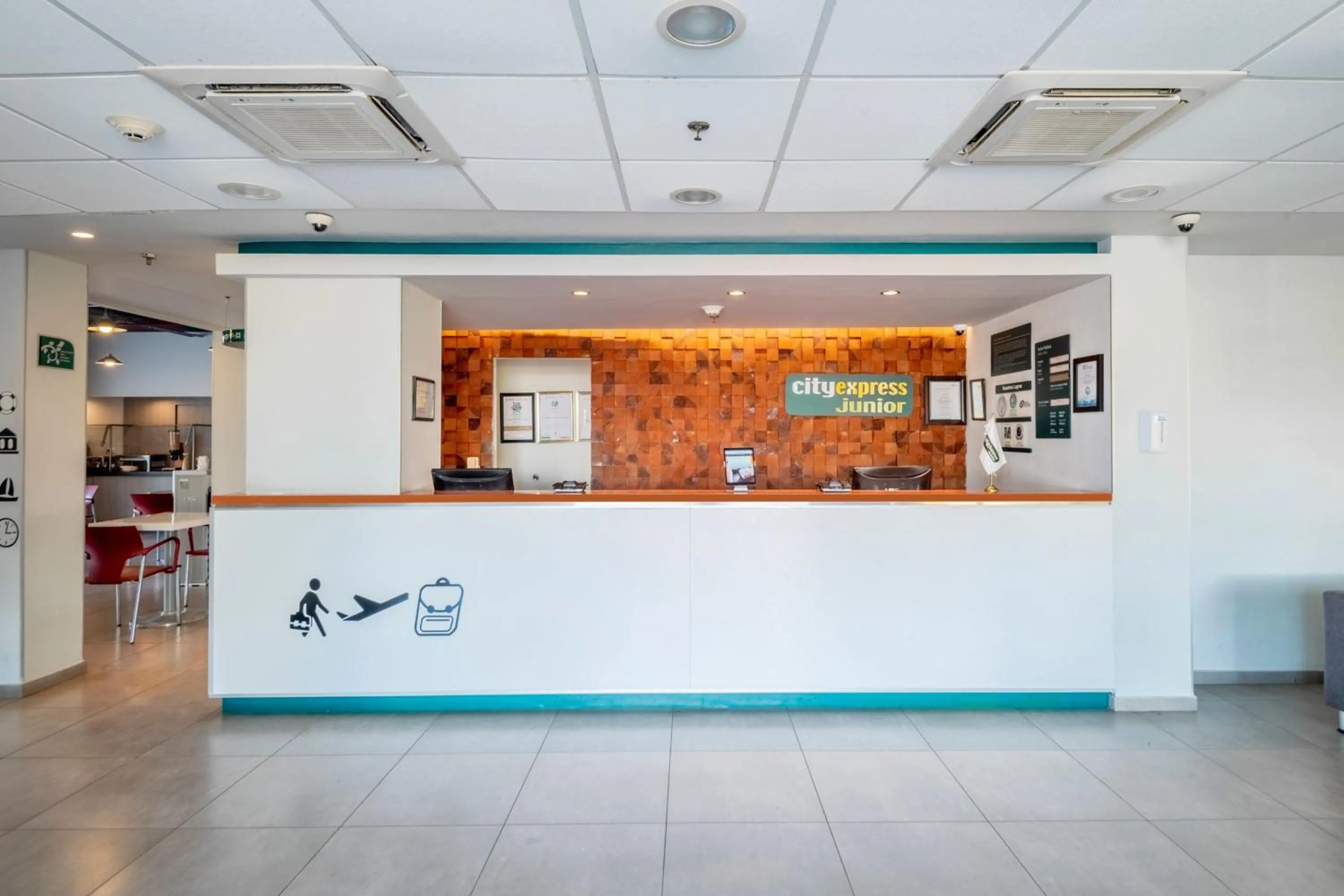 Lobby or reception in City Express Junior by Marriott Puebla Angelopolis